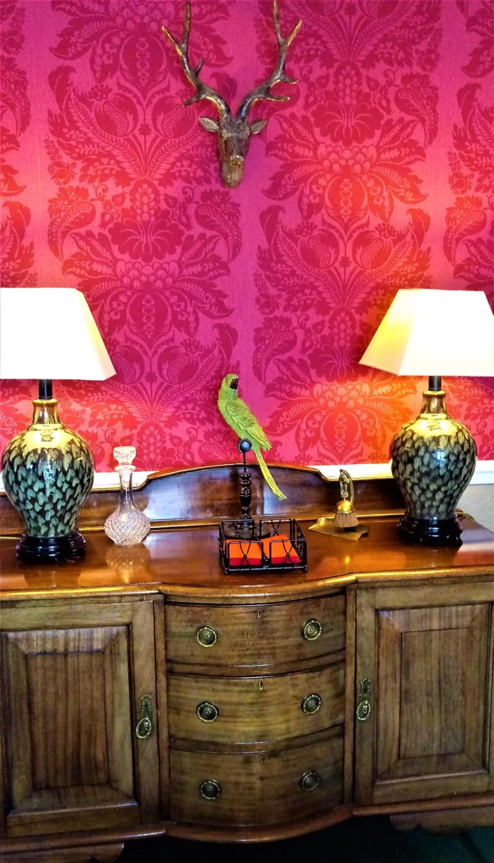 Dining area in Warwick Lodge