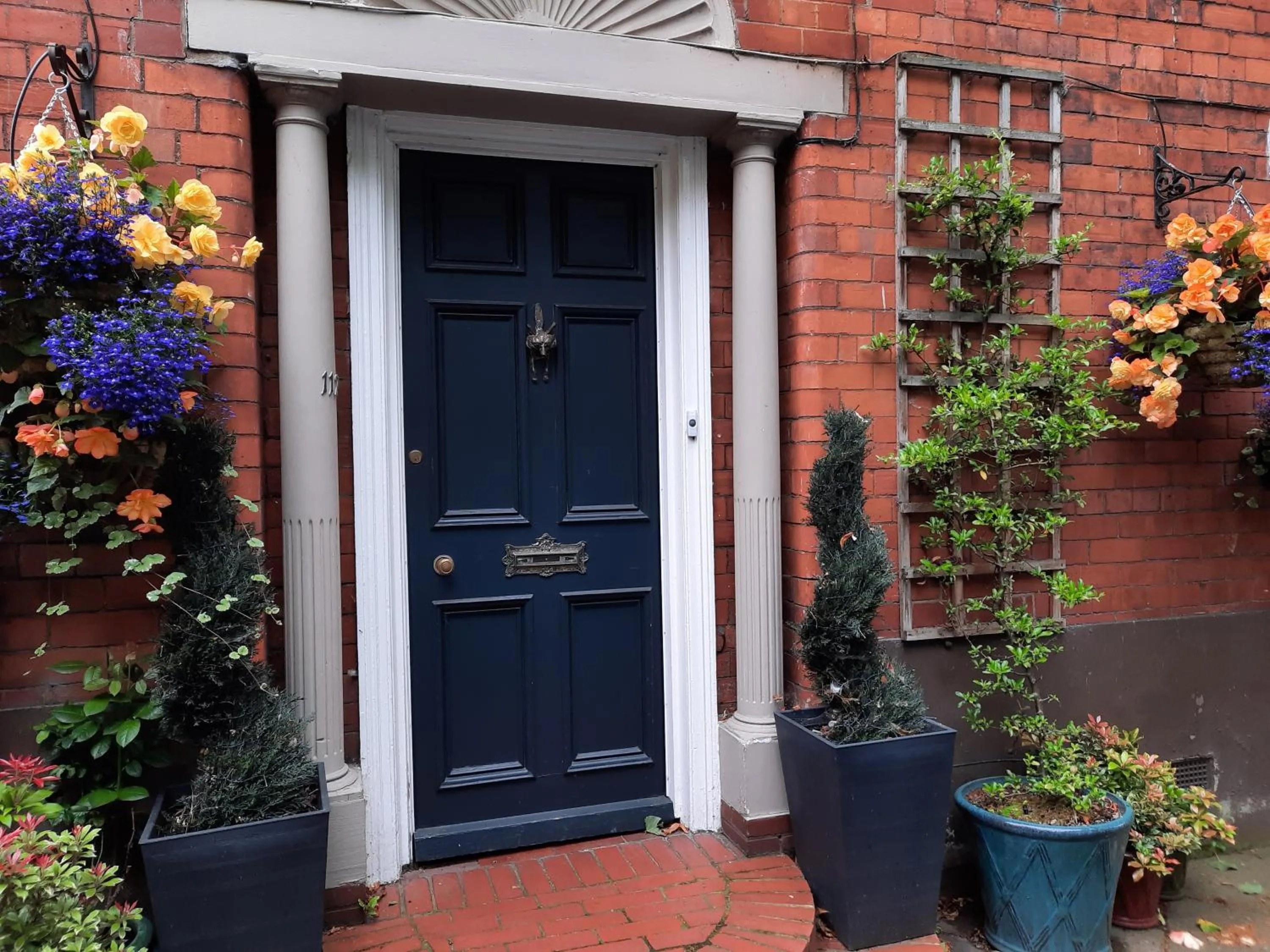 Property building in Warwick Lodge