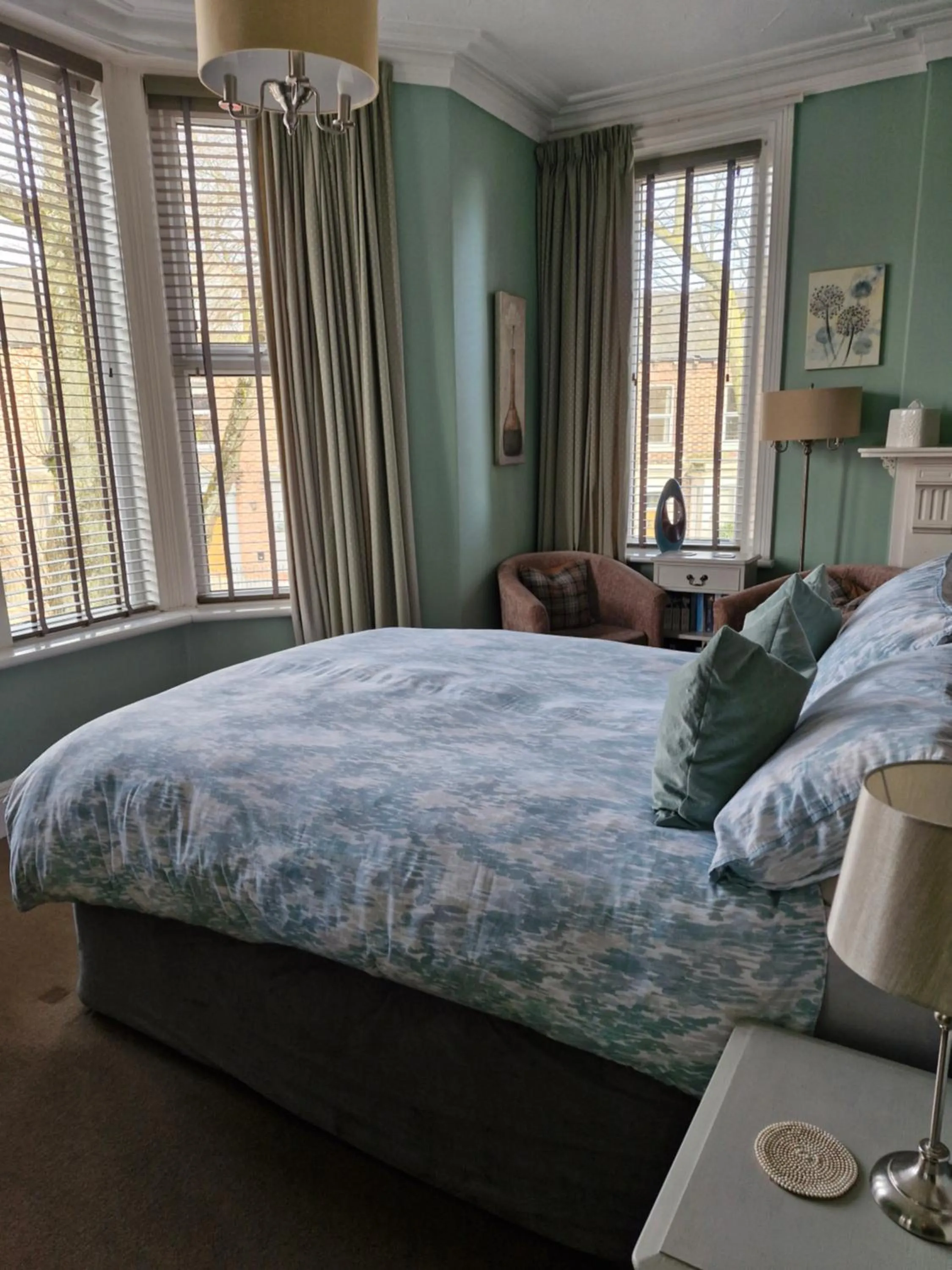 Bedroom, Bed in Warwick Lodge