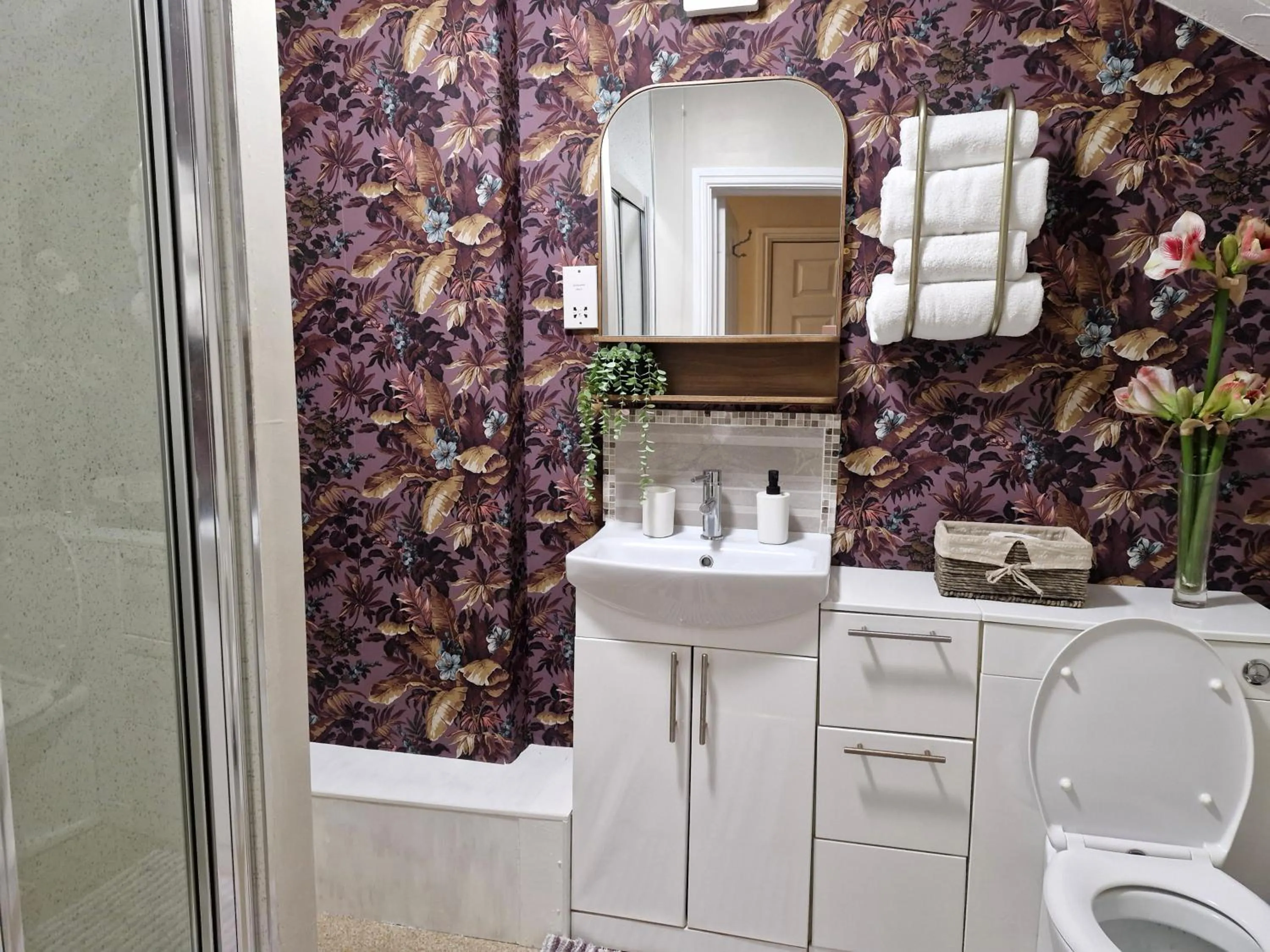 Bathroom in Warwick Lodge