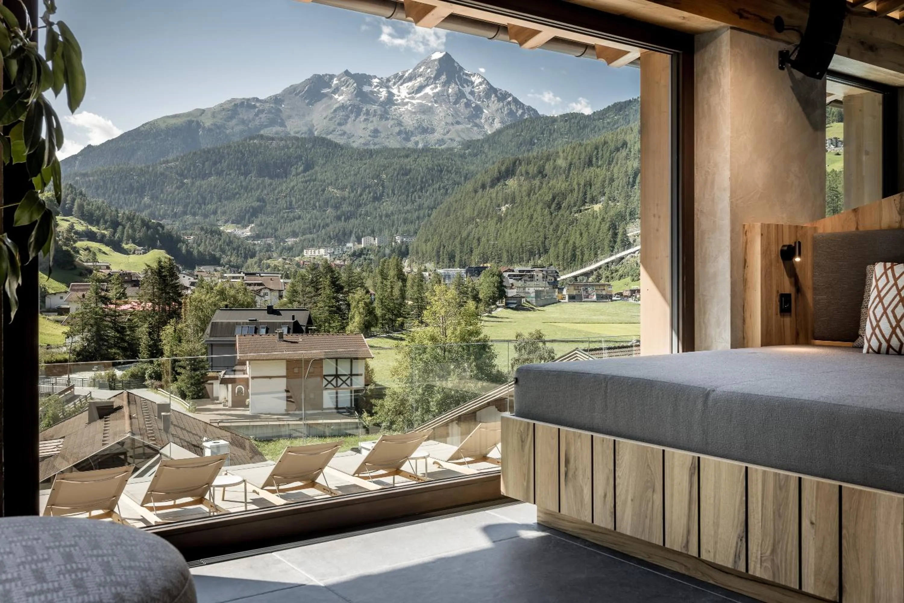 Swimming pool in Das Central – Alpine . Luxury . Life