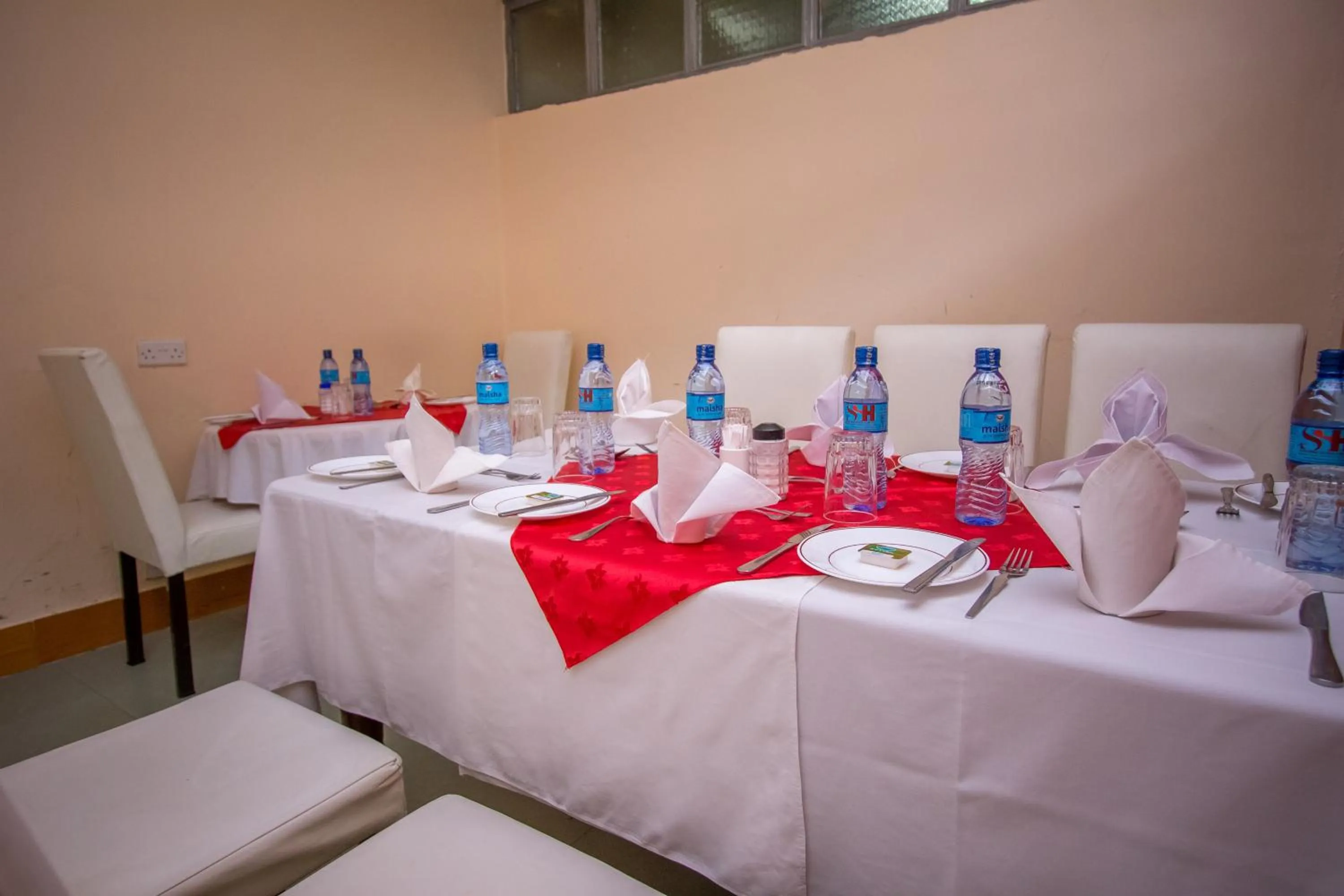 Banquet/Function facilities in Sunshine Hotel Tengecha
