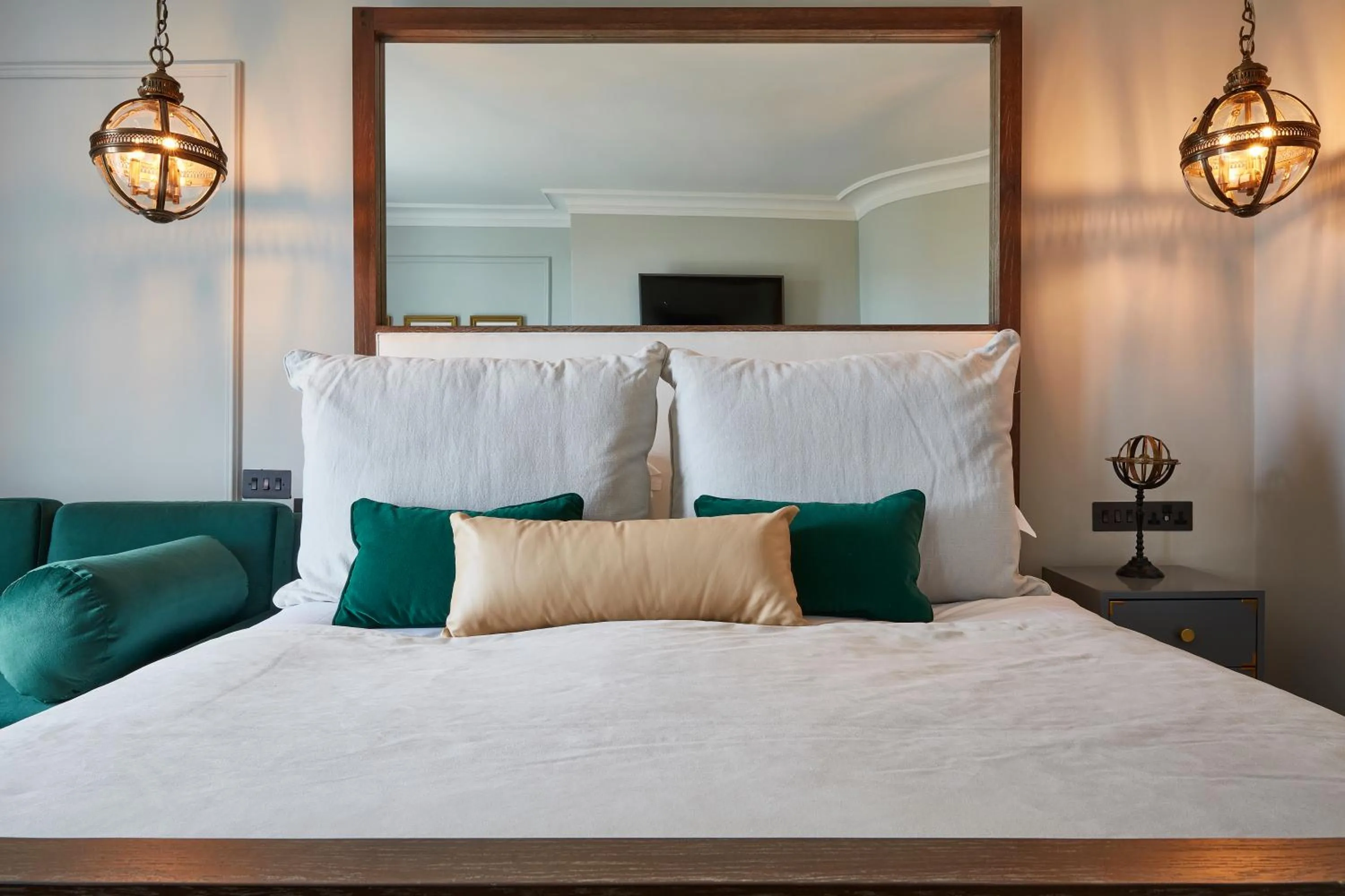 Bed in Lympstone Manor Hotel Restaurant & Vineyard - Relais & Chateaux