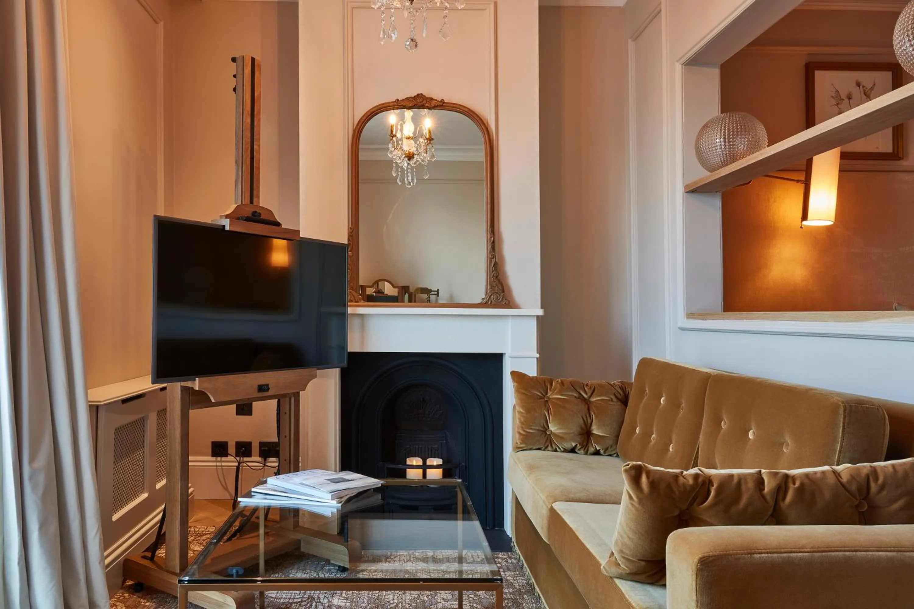 TV and multimedia in Lympstone Manor Hotel Restaurant & Vineyard - Relais & Chateaux