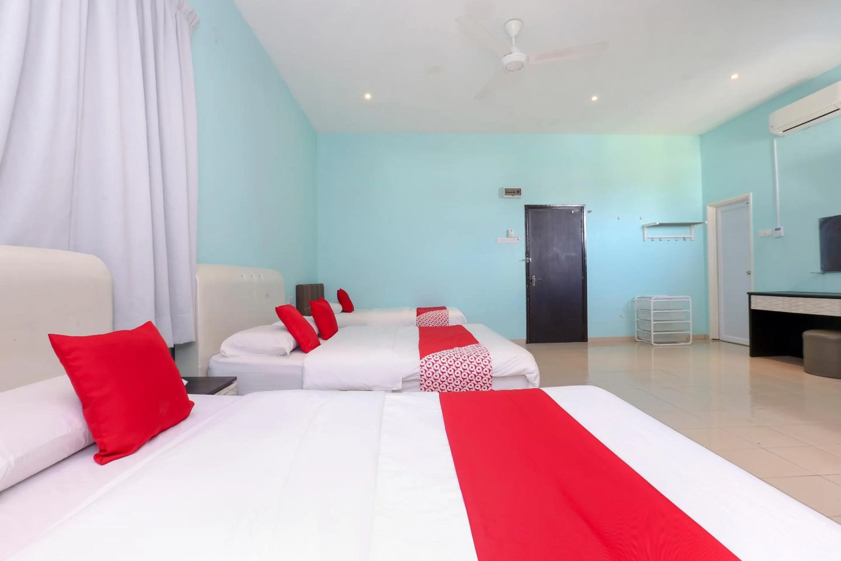 Bedroom, Bed in Hotel O Come Inn Premium