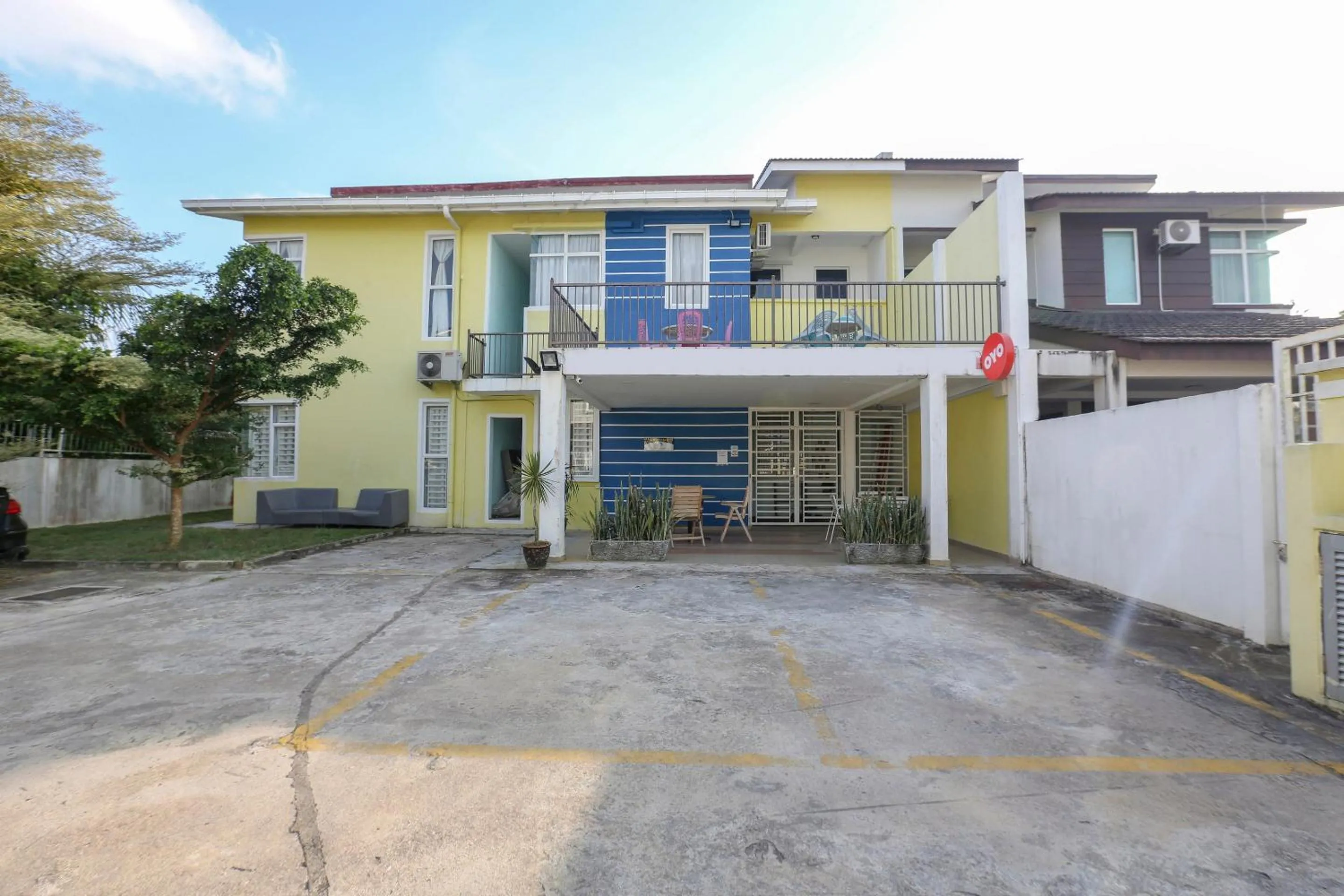 Facade/entrance in Hotel O Come Inn Premium