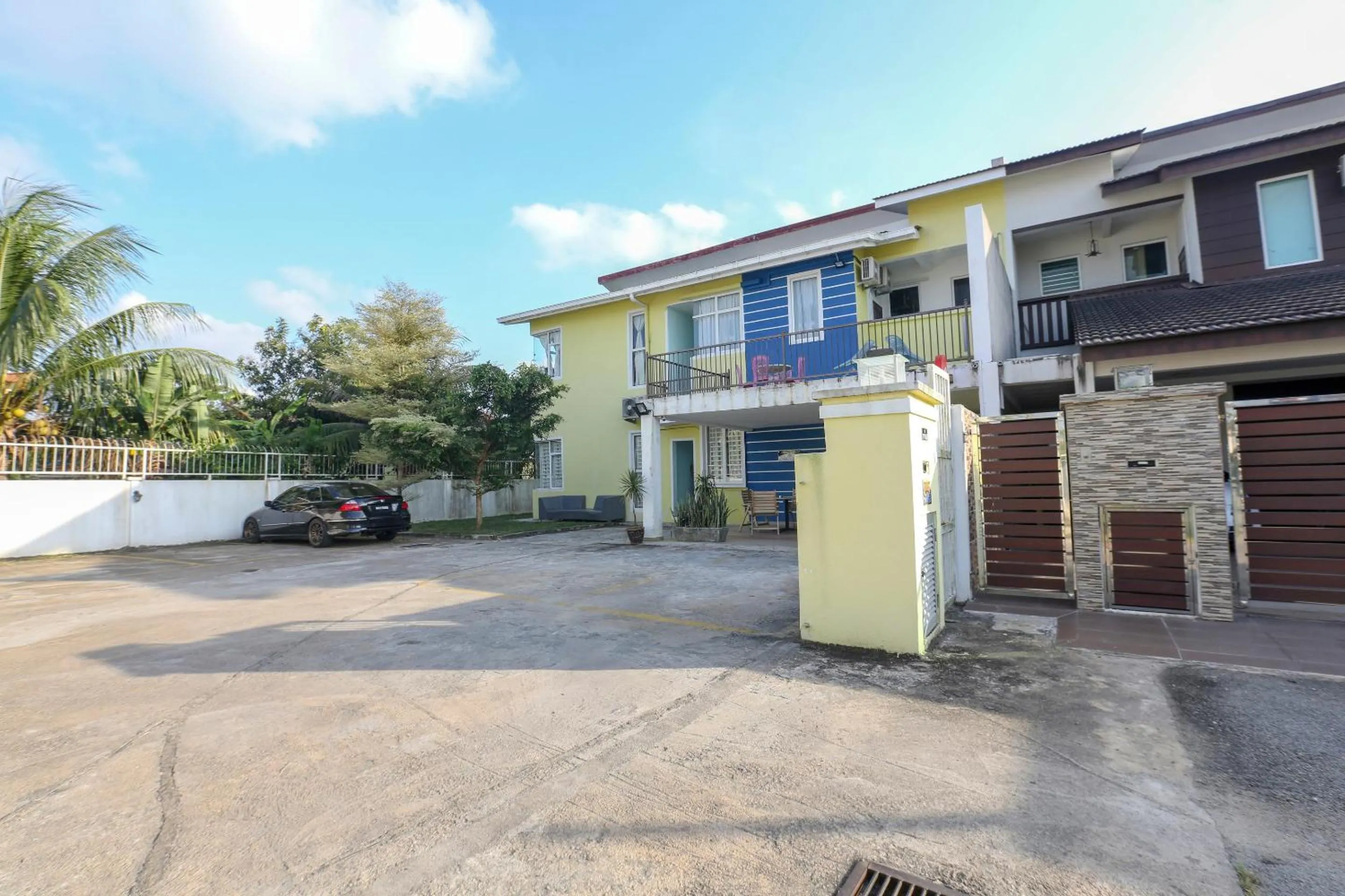 Facade/entrance in Hotel O Come Inn Premium