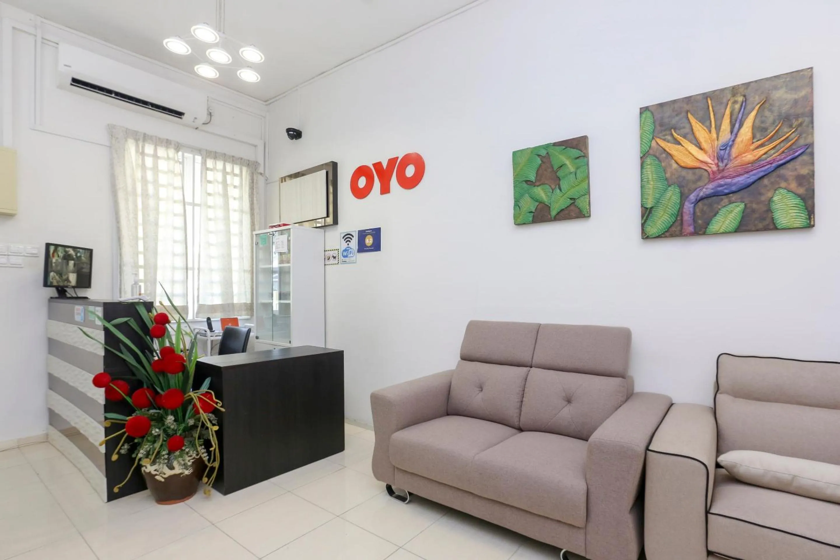 Lobby or reception in Hotel O Come Inn Premium