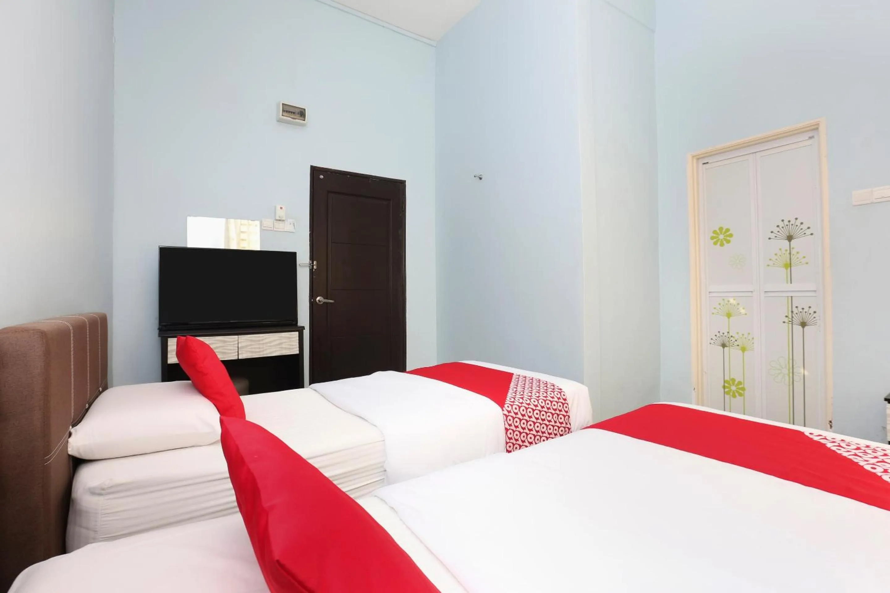 Bedroom, Bed in Hotel O Come Inn Premium