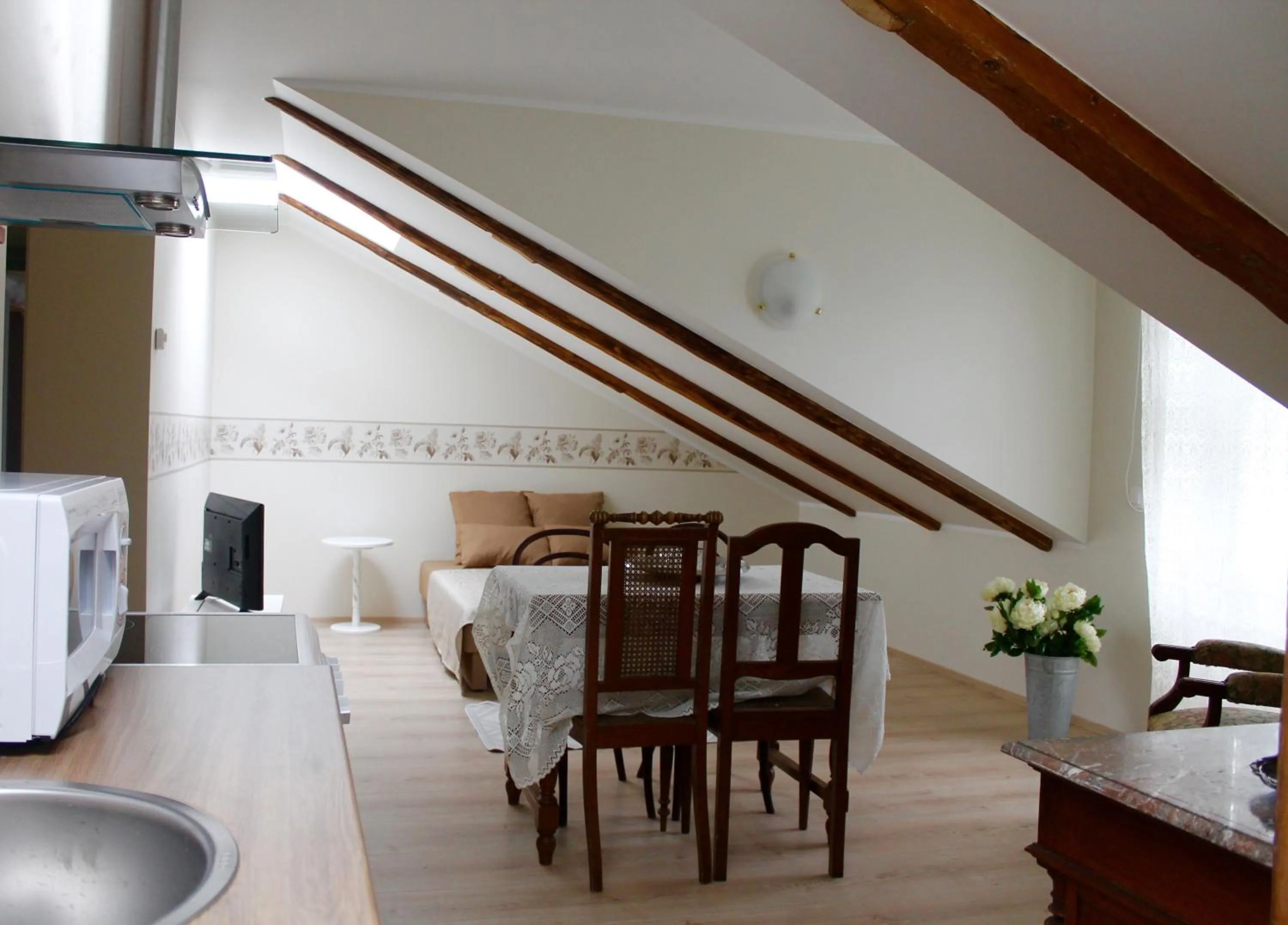 Photo of the whole room in Austri Villa