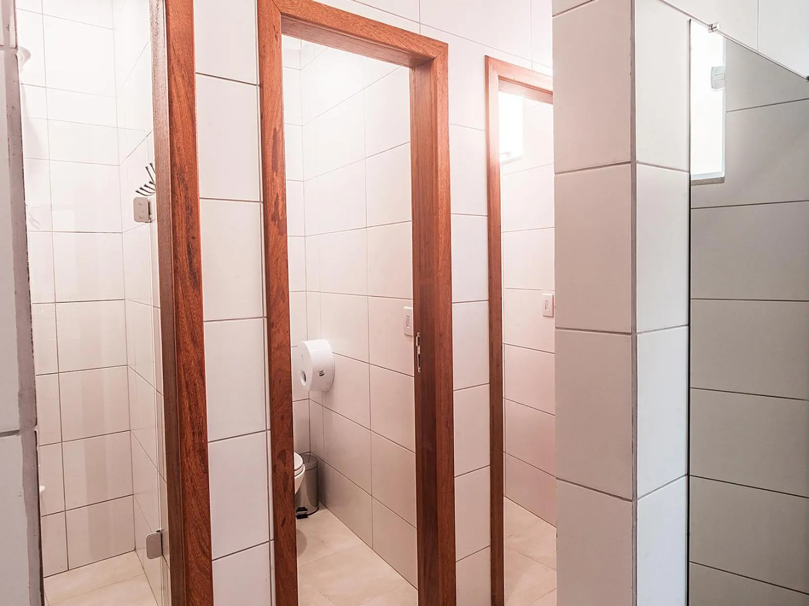 Shower in The Bridge Hostel Florianópolis