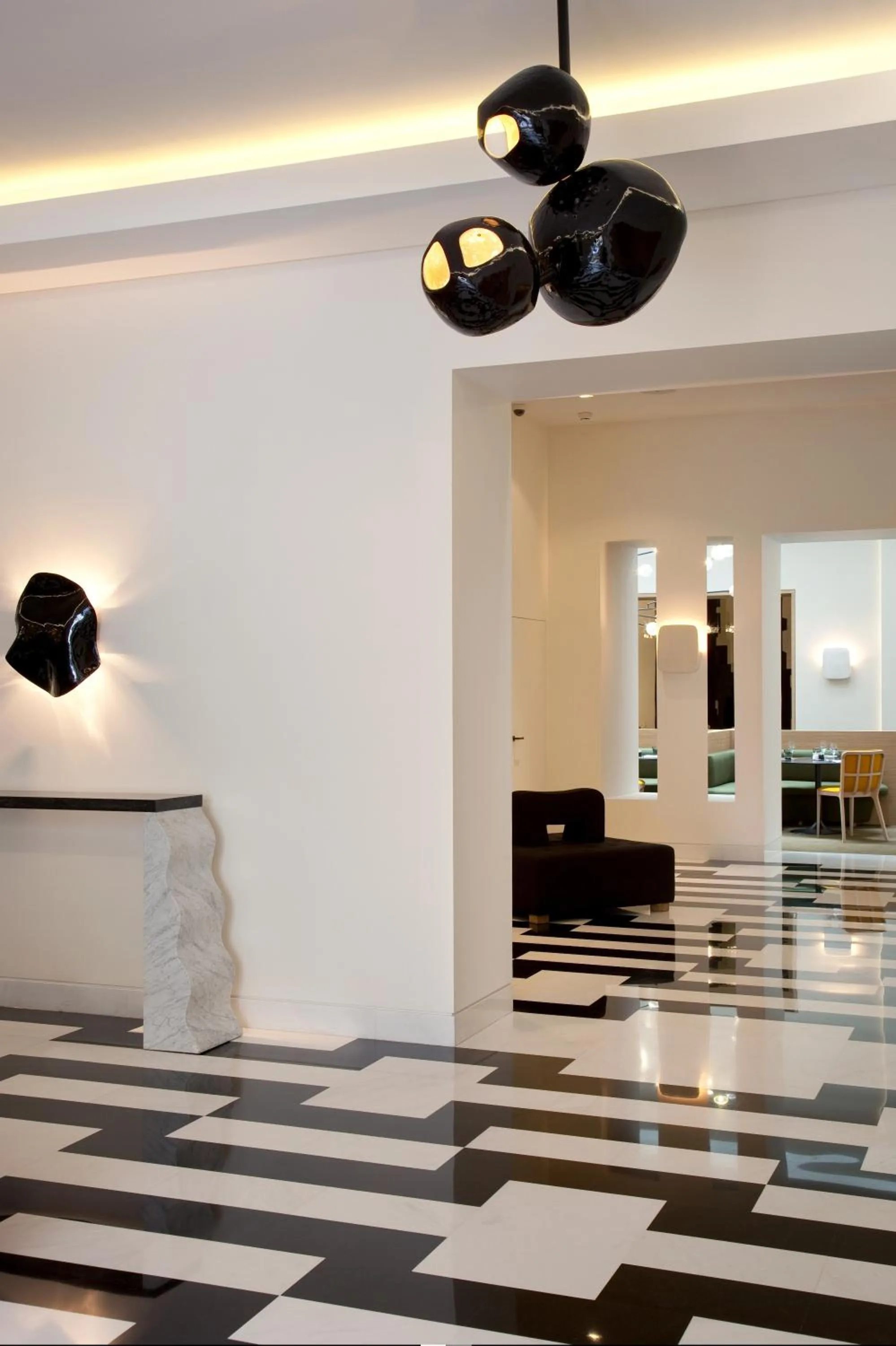 Lobby or reception in Hotel Marignan Champs-Elysées