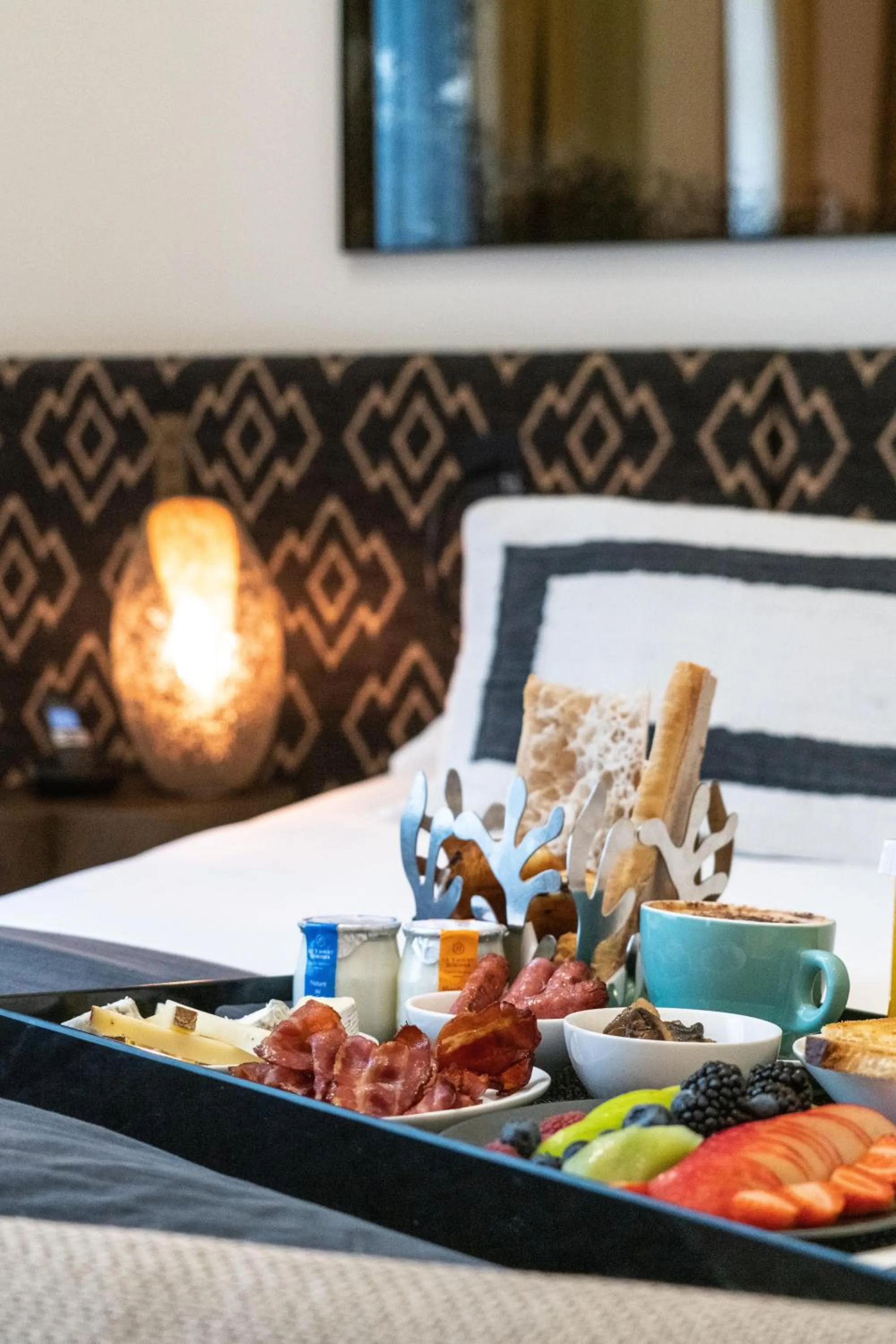 Breakfast, Bed in Hotel Marignan Champs-Elysées