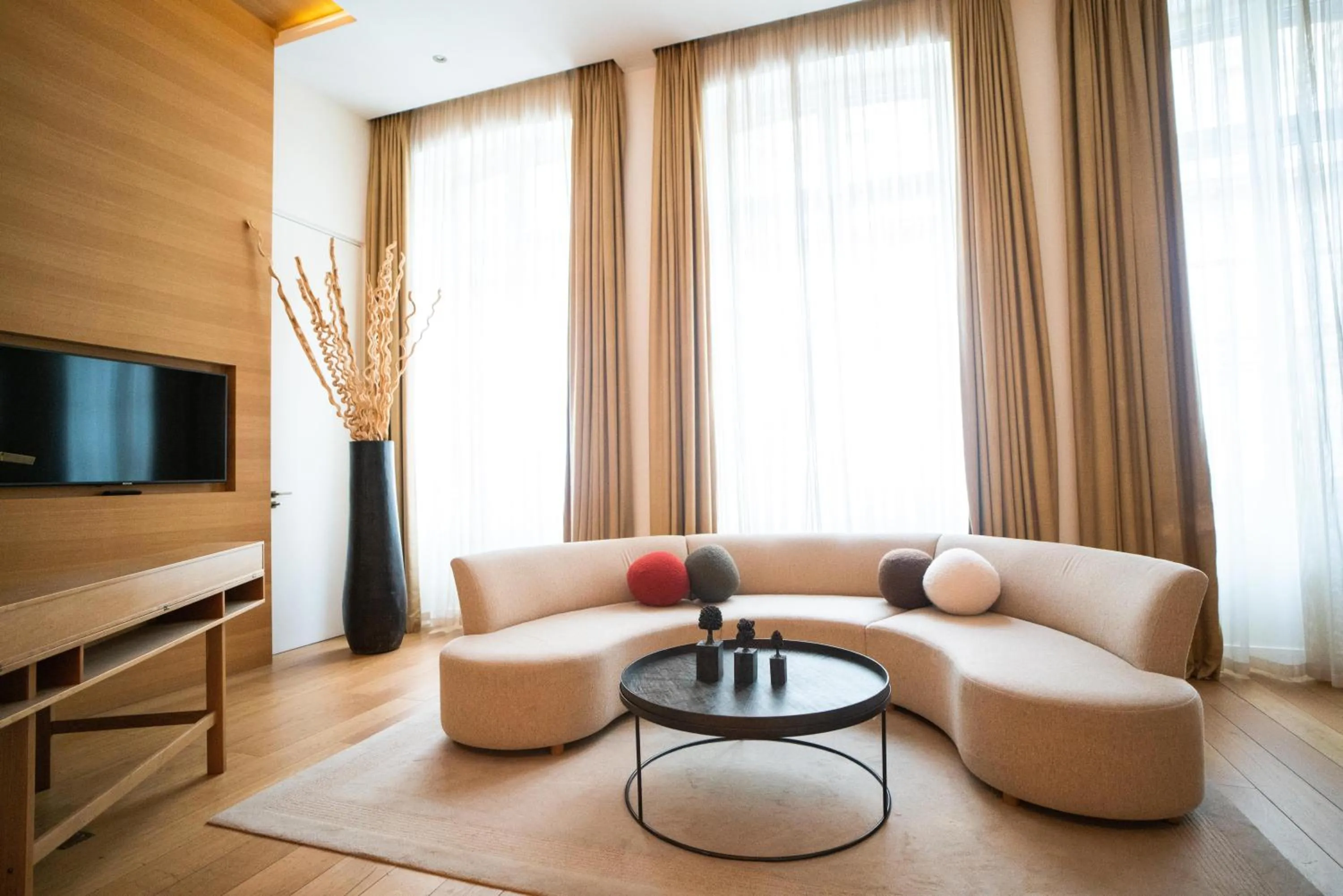 TV and multimedia in Hotel Marignan Champs-Elysées