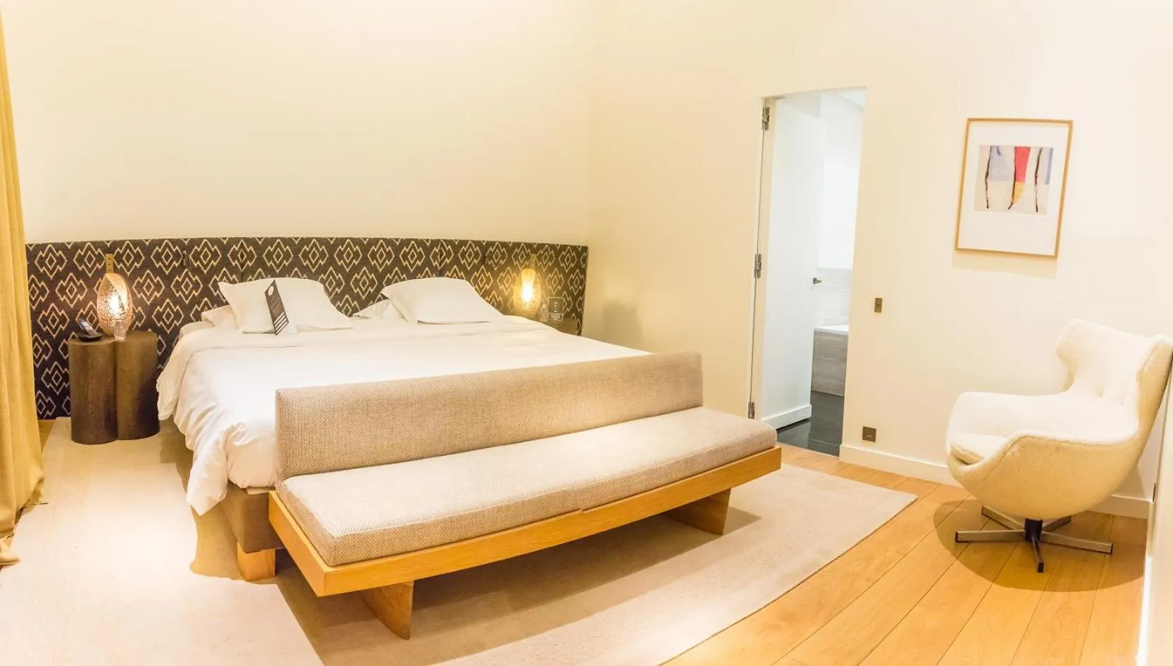 Bed in Hotel Marignan Champs-Elysées