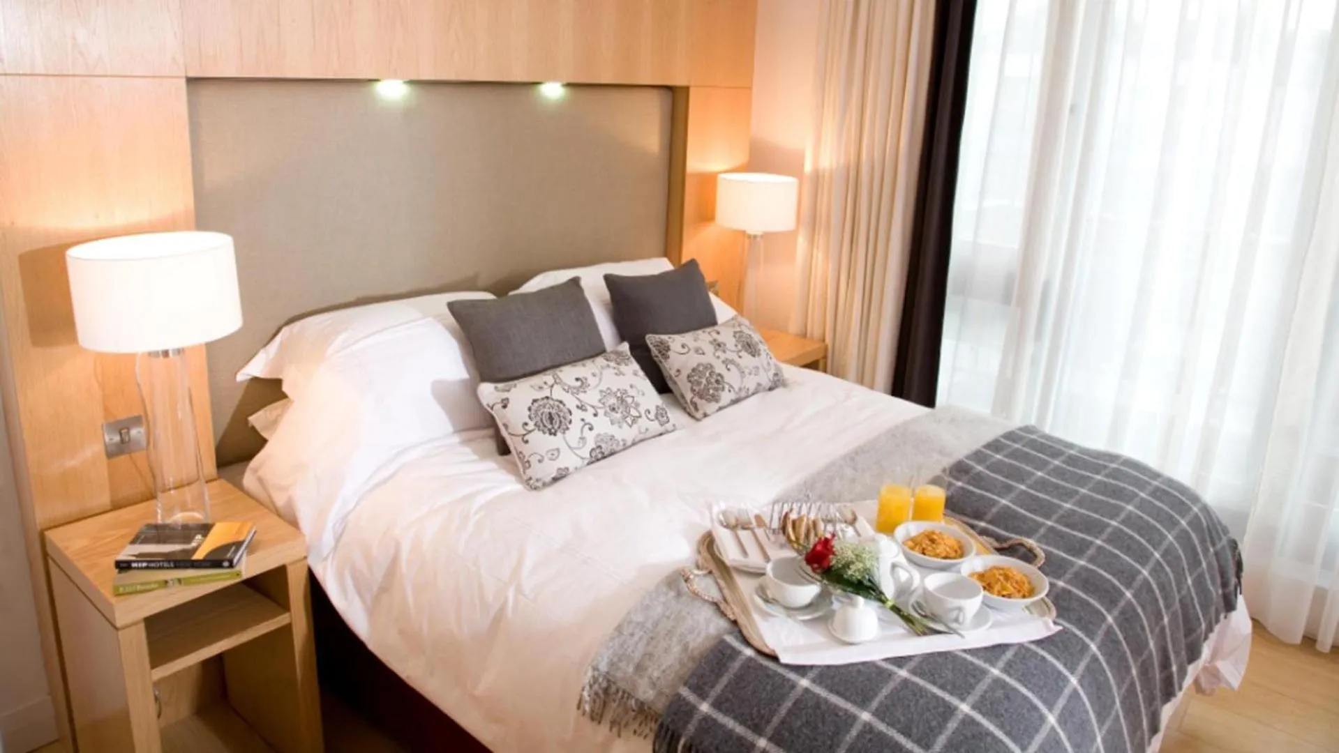 Bedroom, Bed in Waterford Castle Hotel Lodges