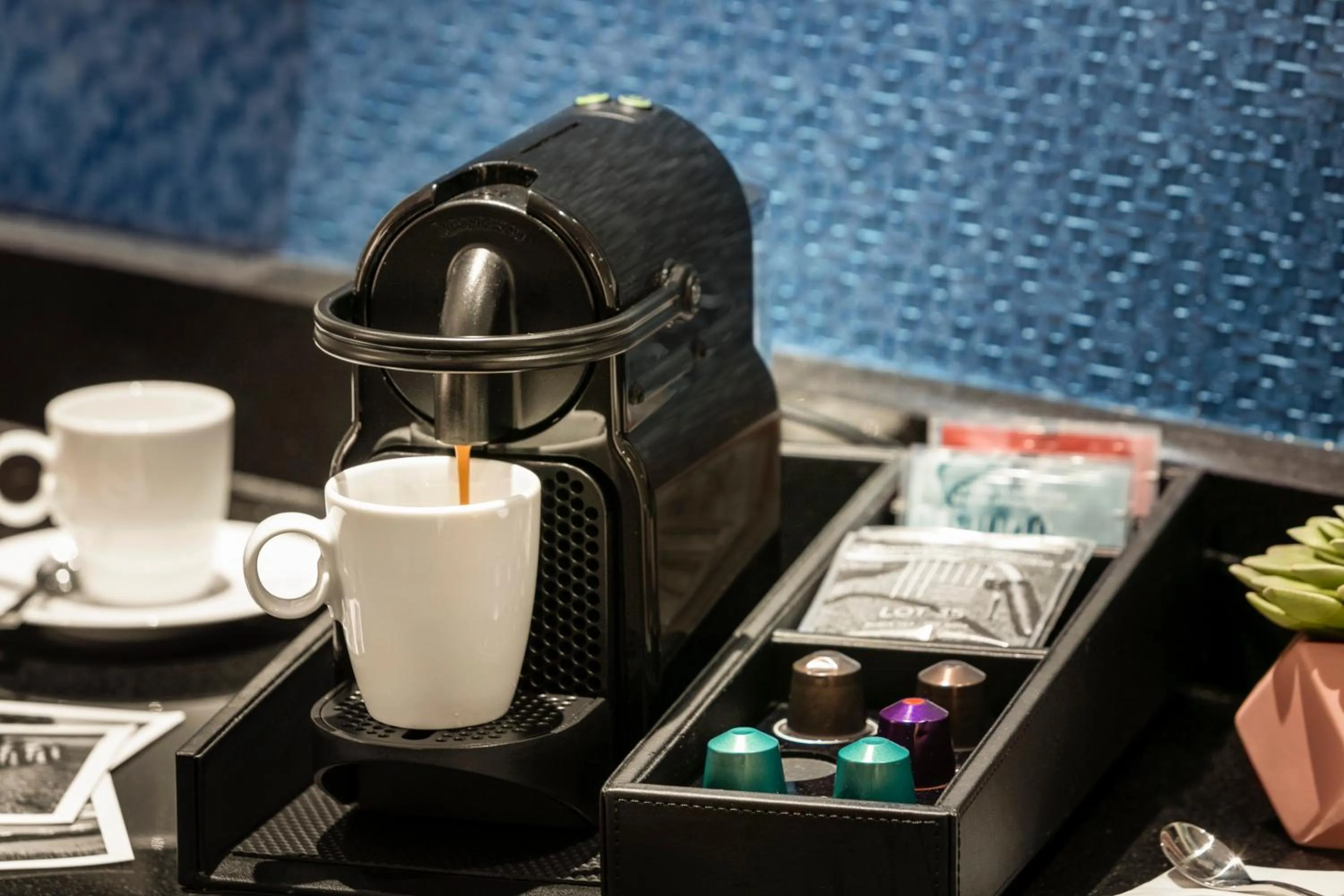 Coffee/tea facilities in Fairmont Austin