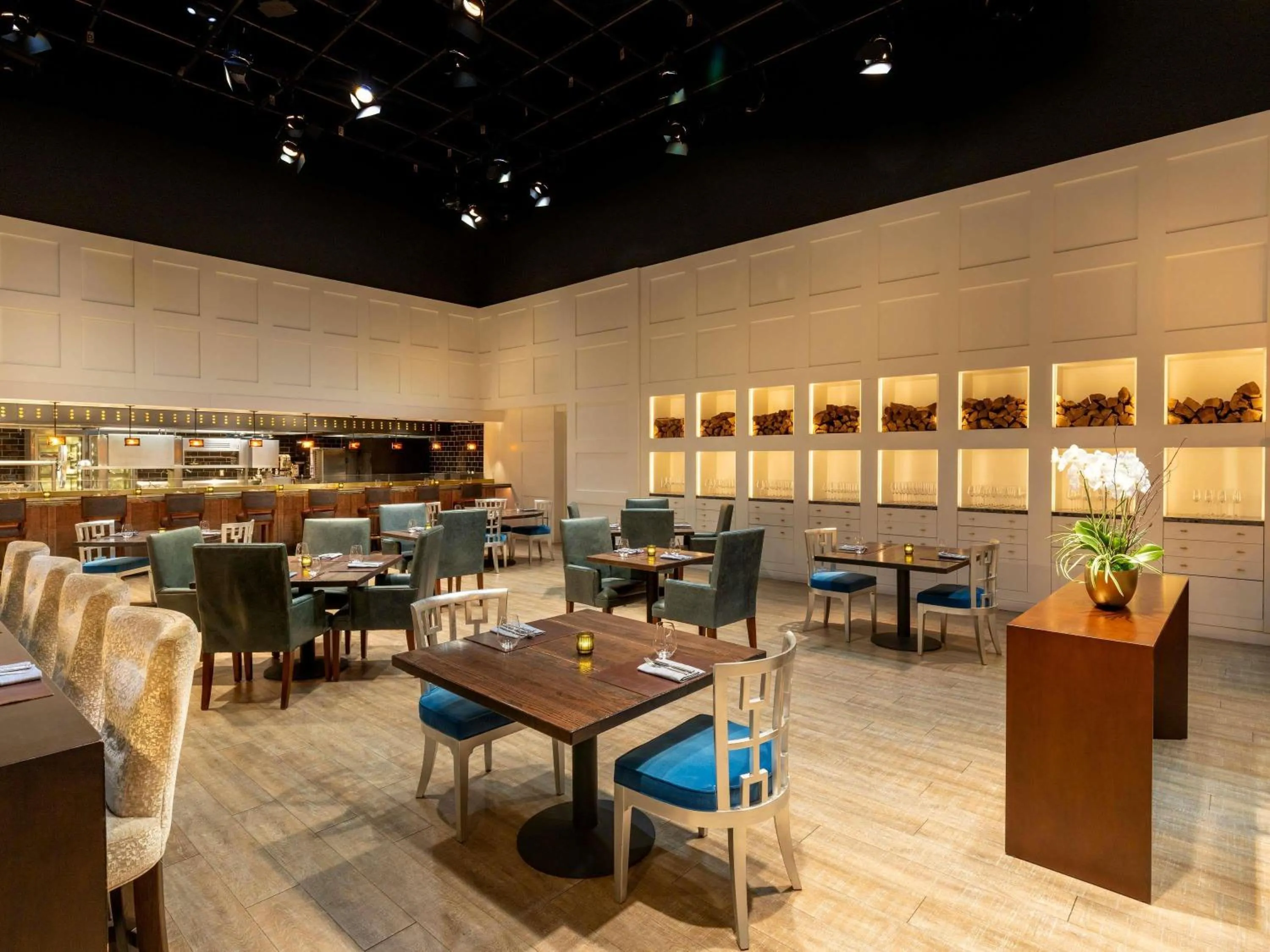 Restaurant/places to eat in Fairmont Austin