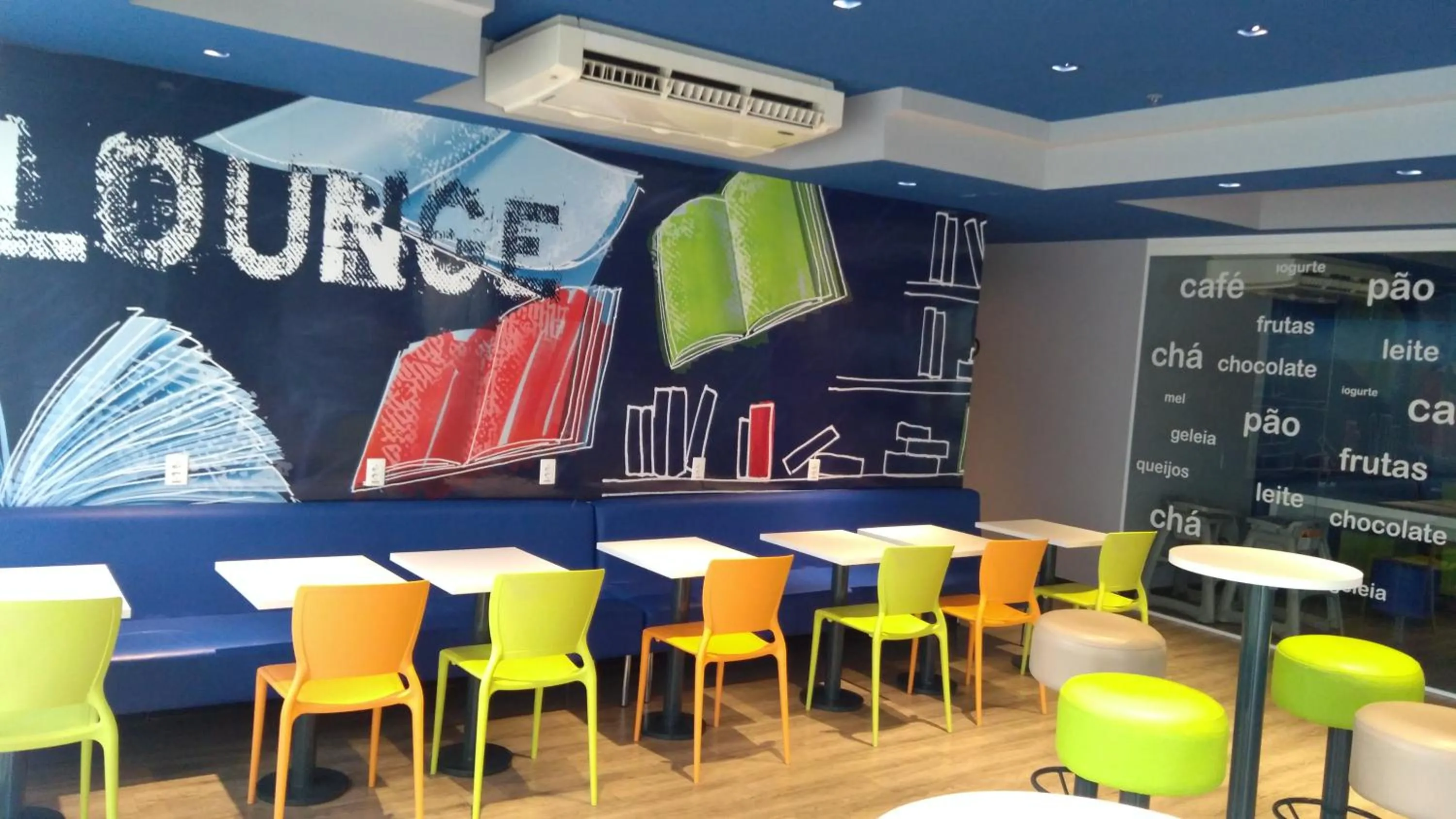 Living room in ibis budget Curitiba Centro