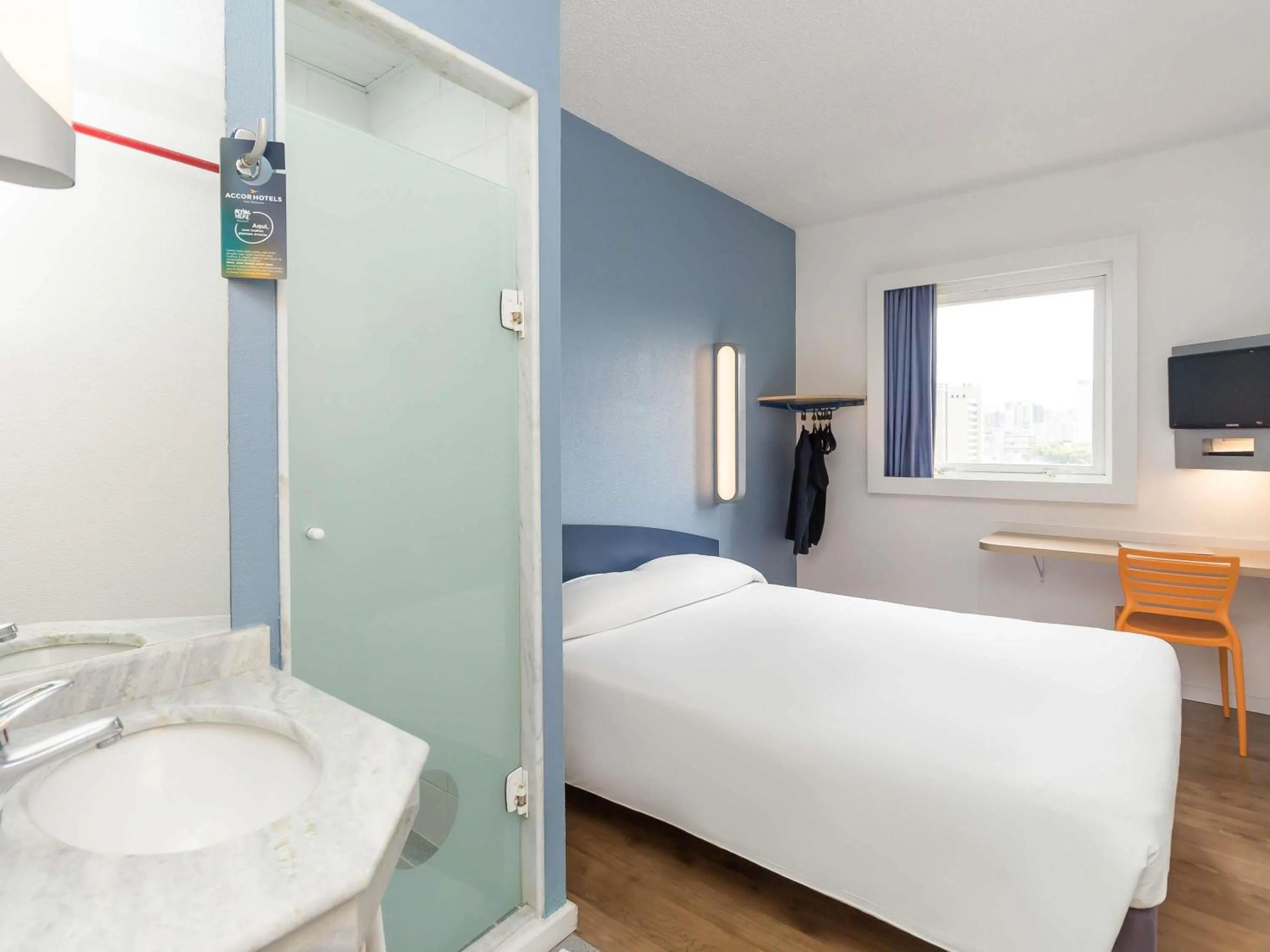 Bedroom, Bed in ibis budget Curitiba Centro