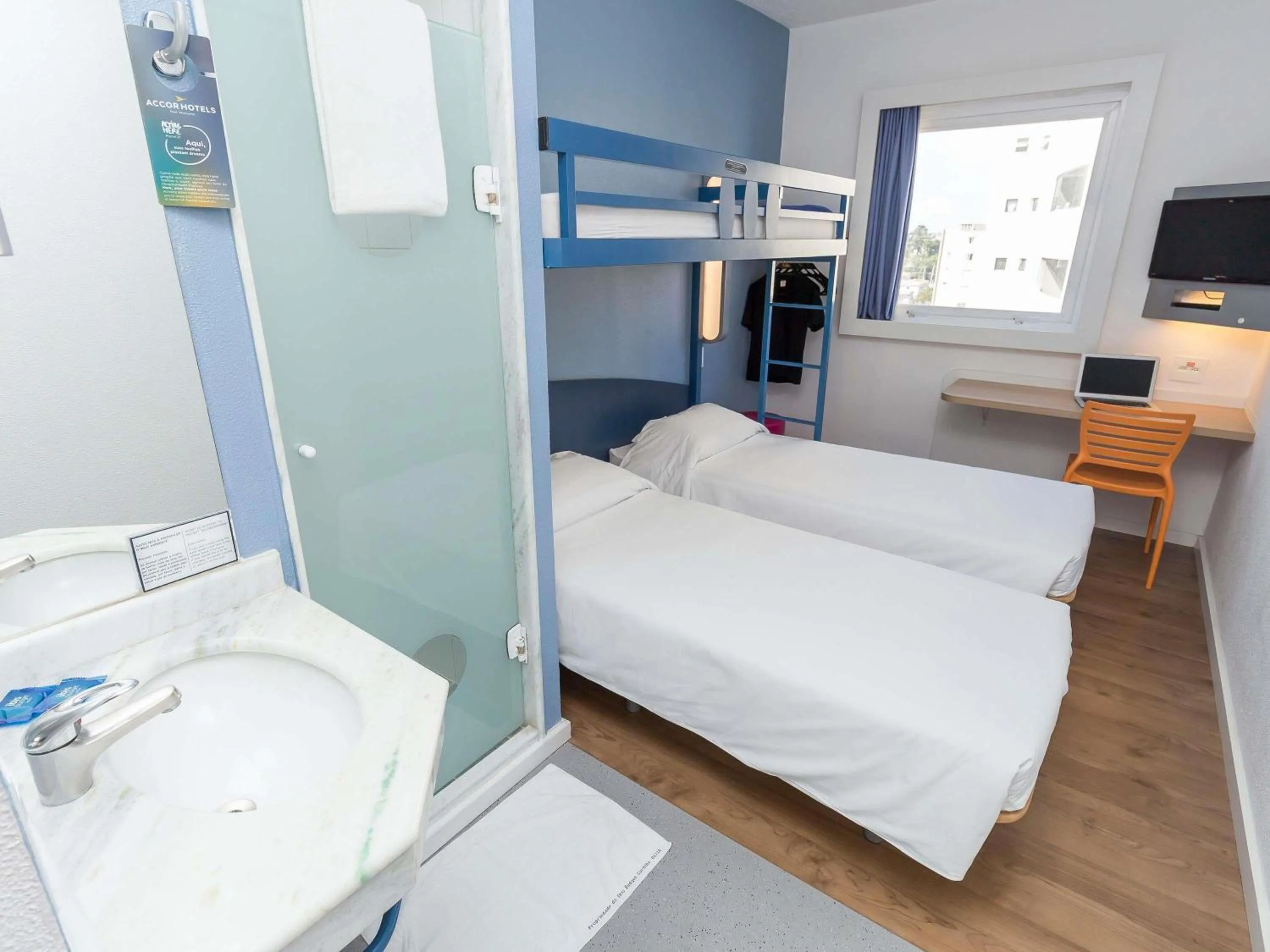 Bedroom, Bed in ibis budget Curitiba Centro