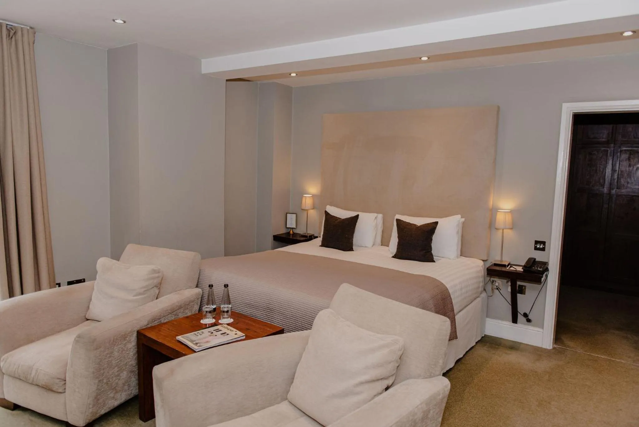 Bed in Woodlands Hotel