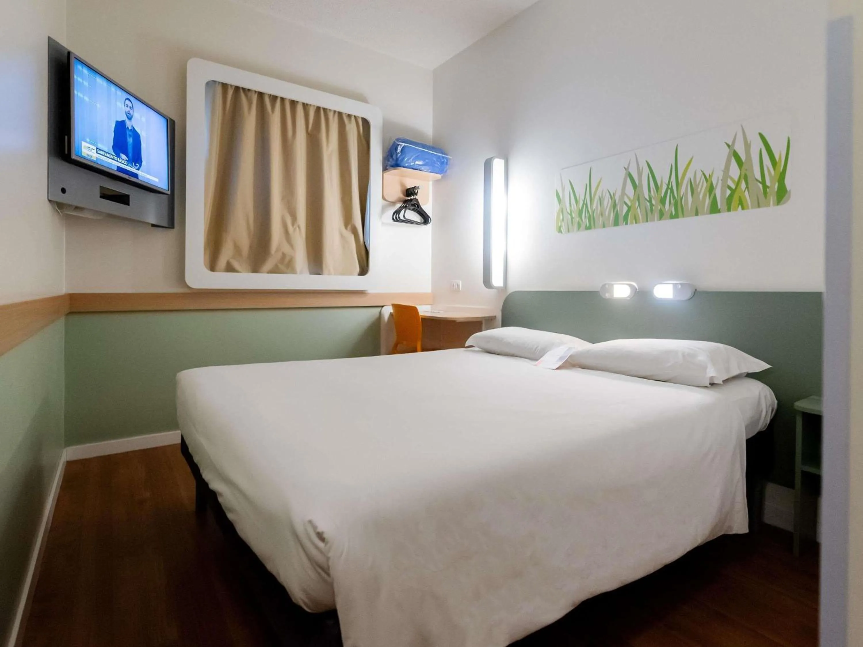Bedroom, Bed in ibis budget Blumenau