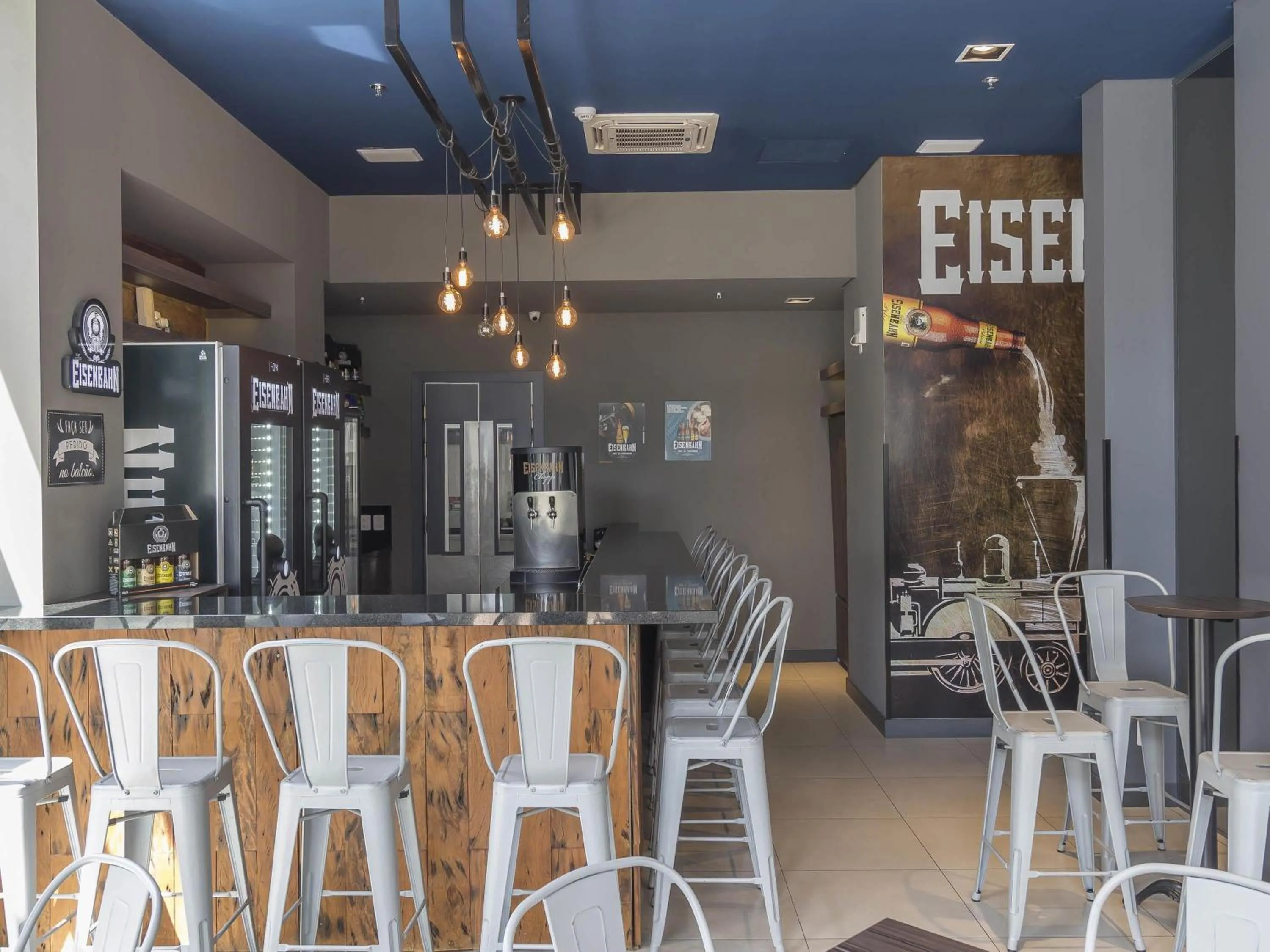 Lounge or bar in ibis budget Blumenau