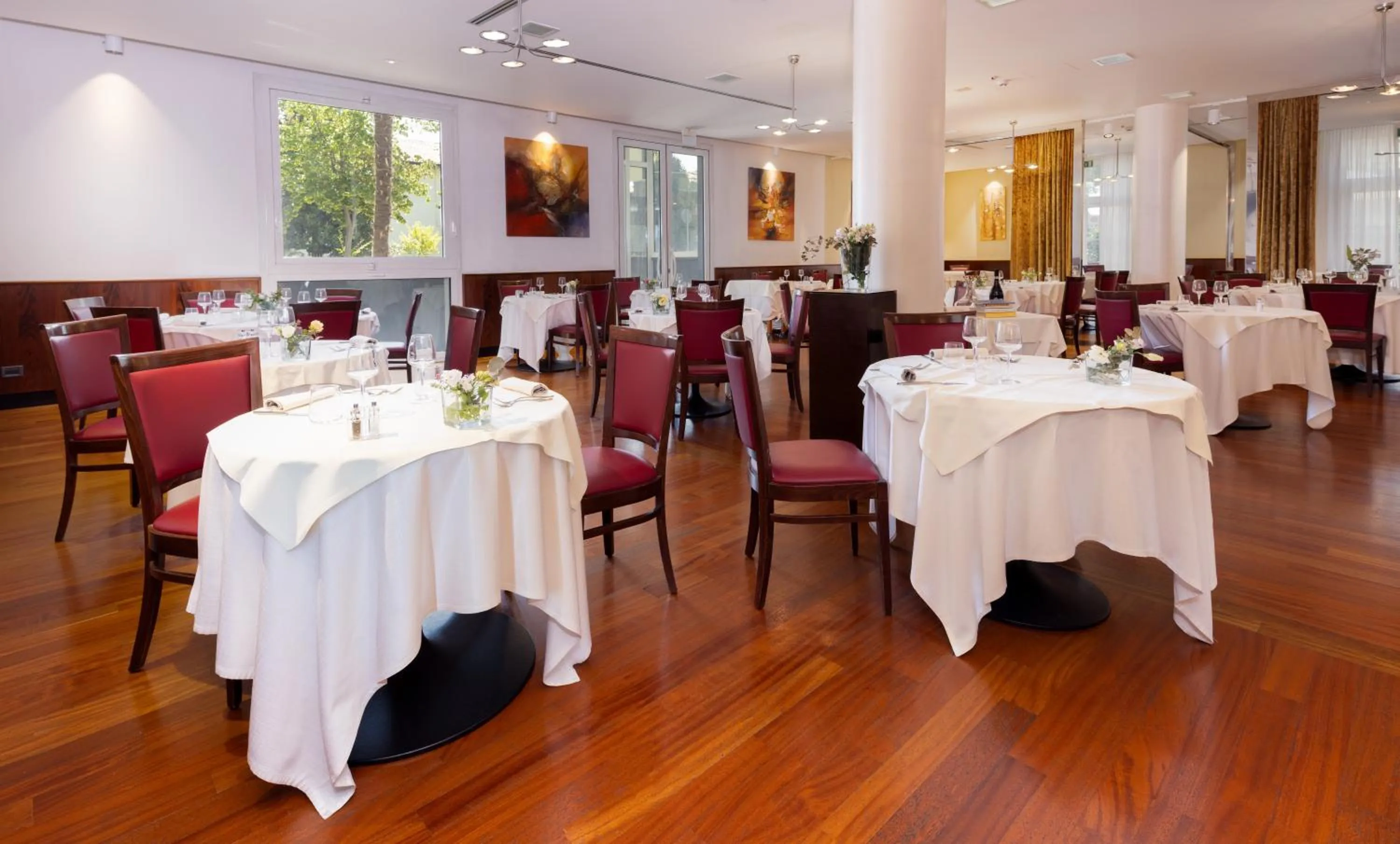 Restaurant/places to eat in Crowne Plaza Venice East by IHG