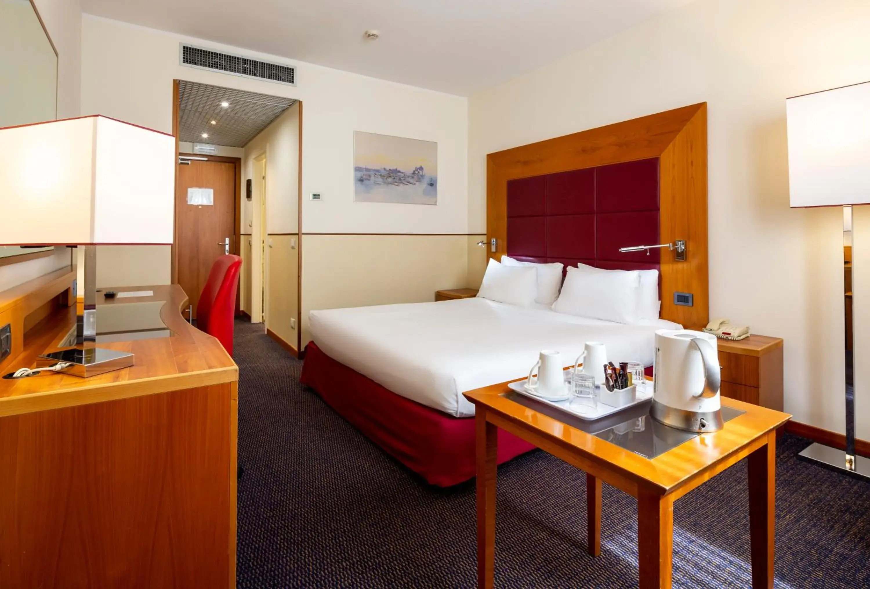 Premium Room with Two Twin and One King Bed in Crowne Plaza Venice East by IHG Premium Room with Two Twin and One King Bed in Crowne Plaza Venice East by IHG