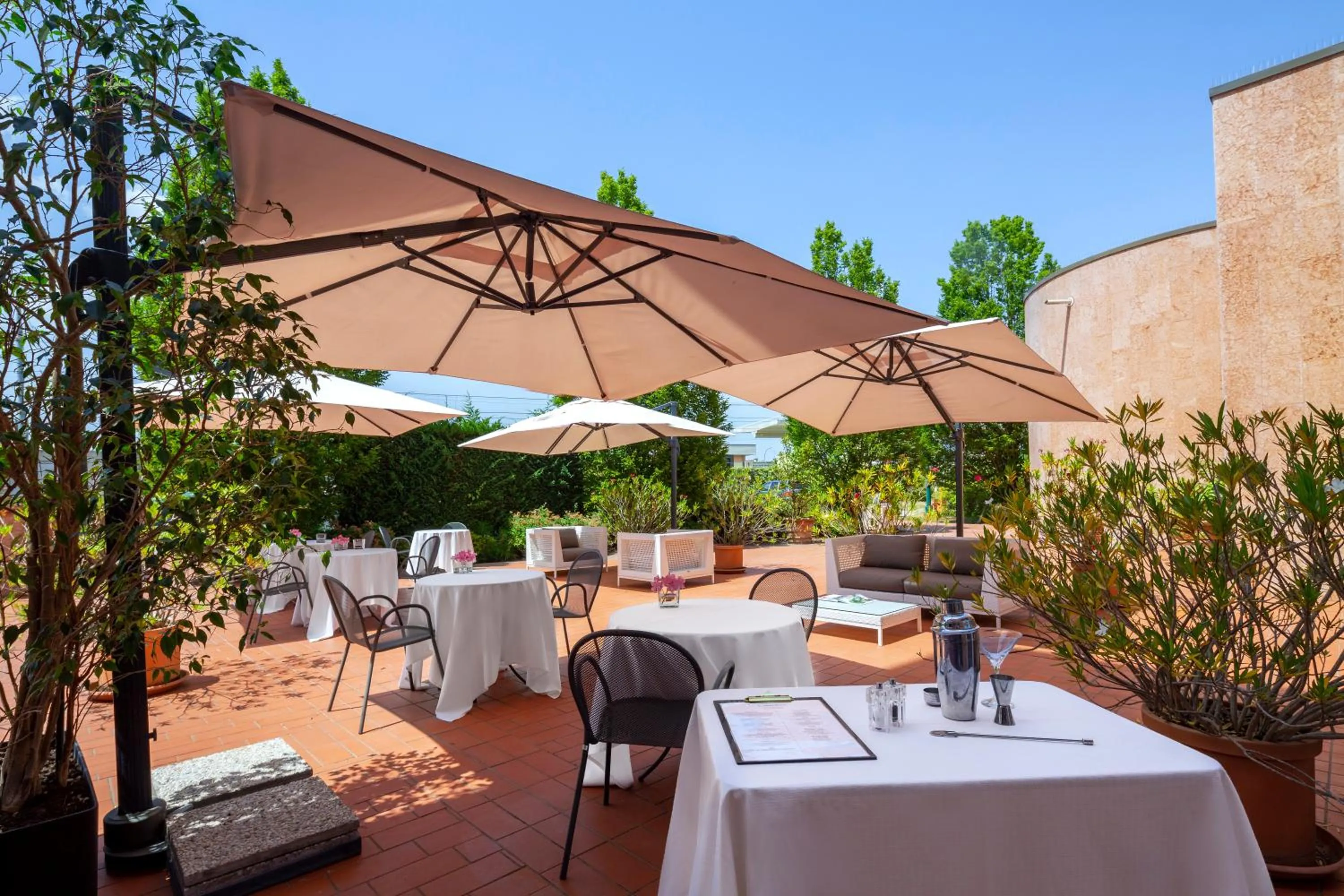 Restaurant/places to eat in Crowne Plaza Venice East by IHG