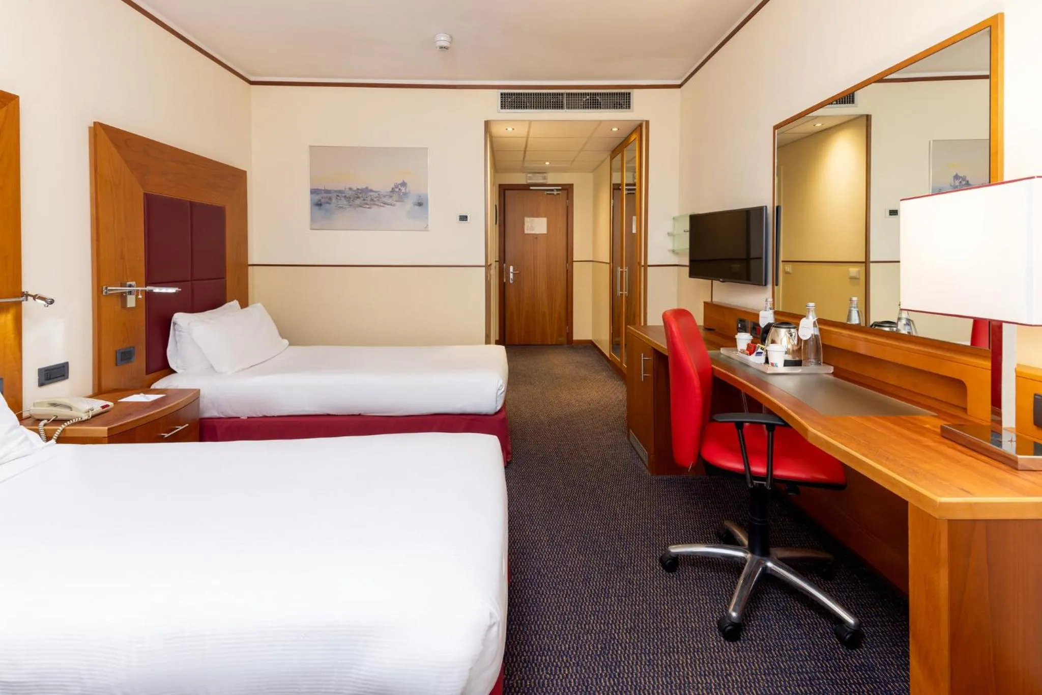 Photo of the whole room, Bed in Crowne Plaza Venice East by IHG