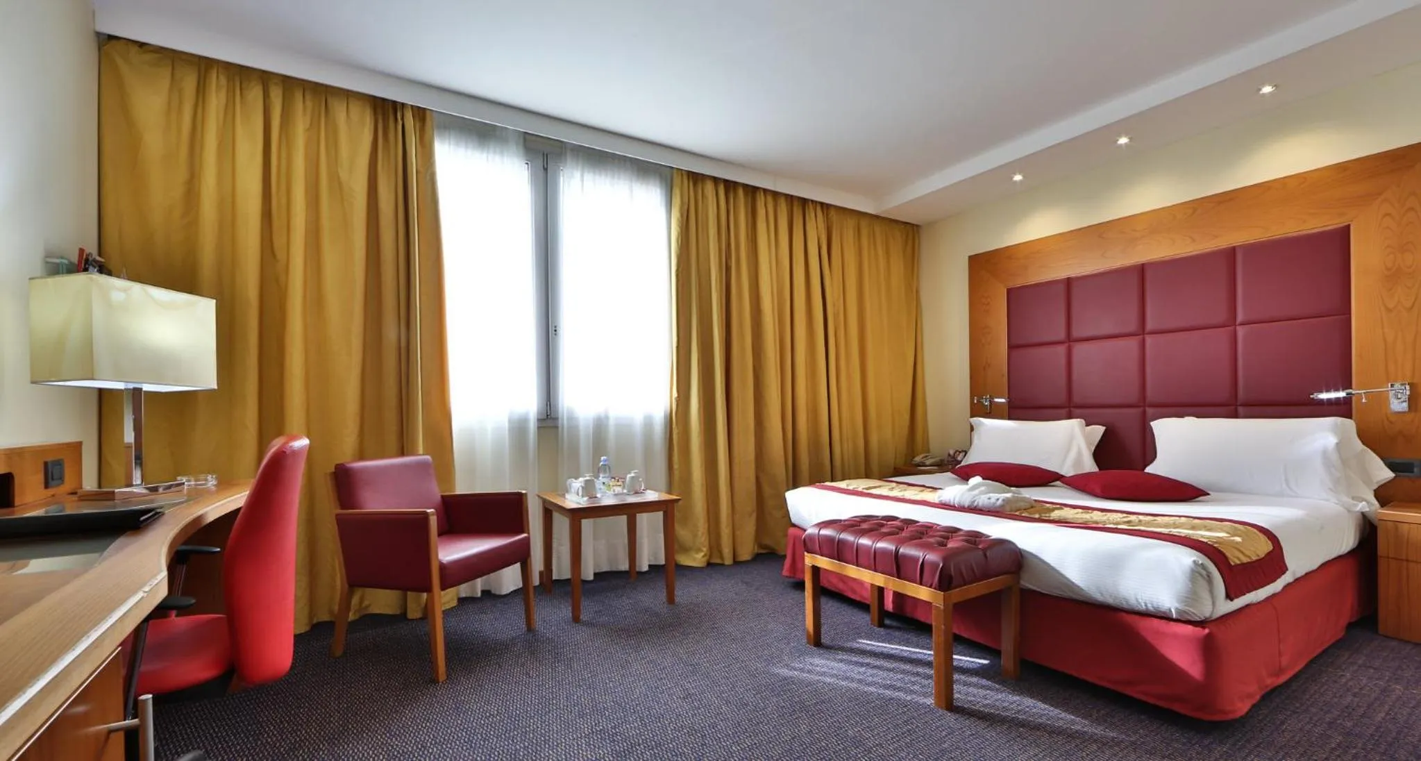 Photo of the whole room, Bed in Crowne Plaza Venice East by IHG