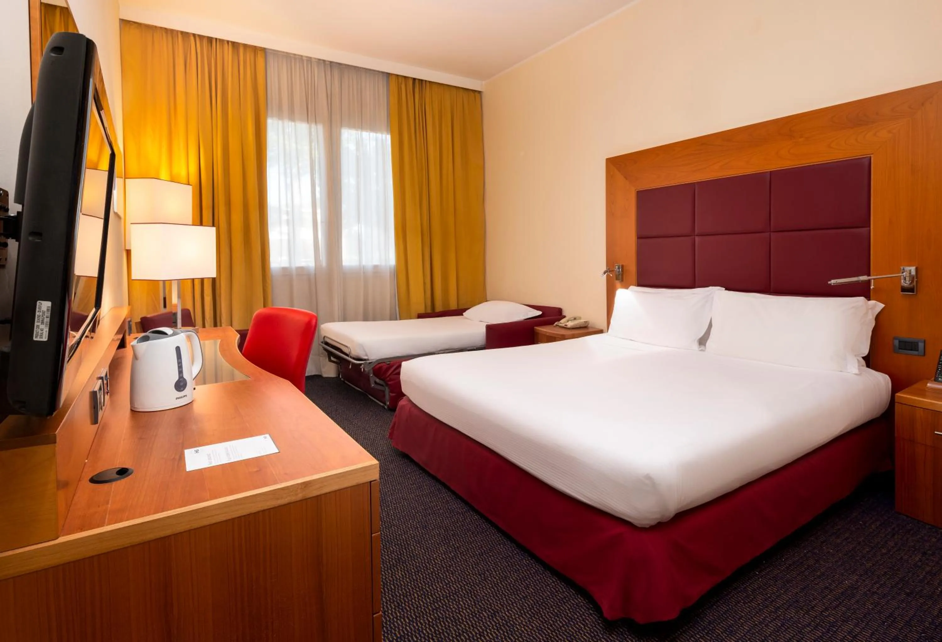 Bedroom, Bed in Crowne Plaza Venice East by IHG