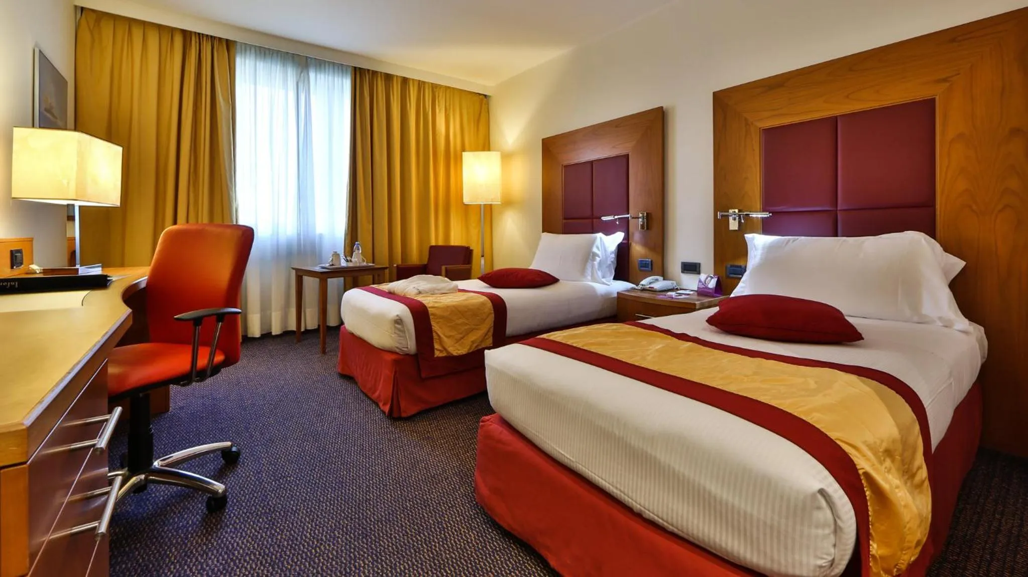 Photo of the whole room, Bed in Crowne Plaza Venice East by IHG