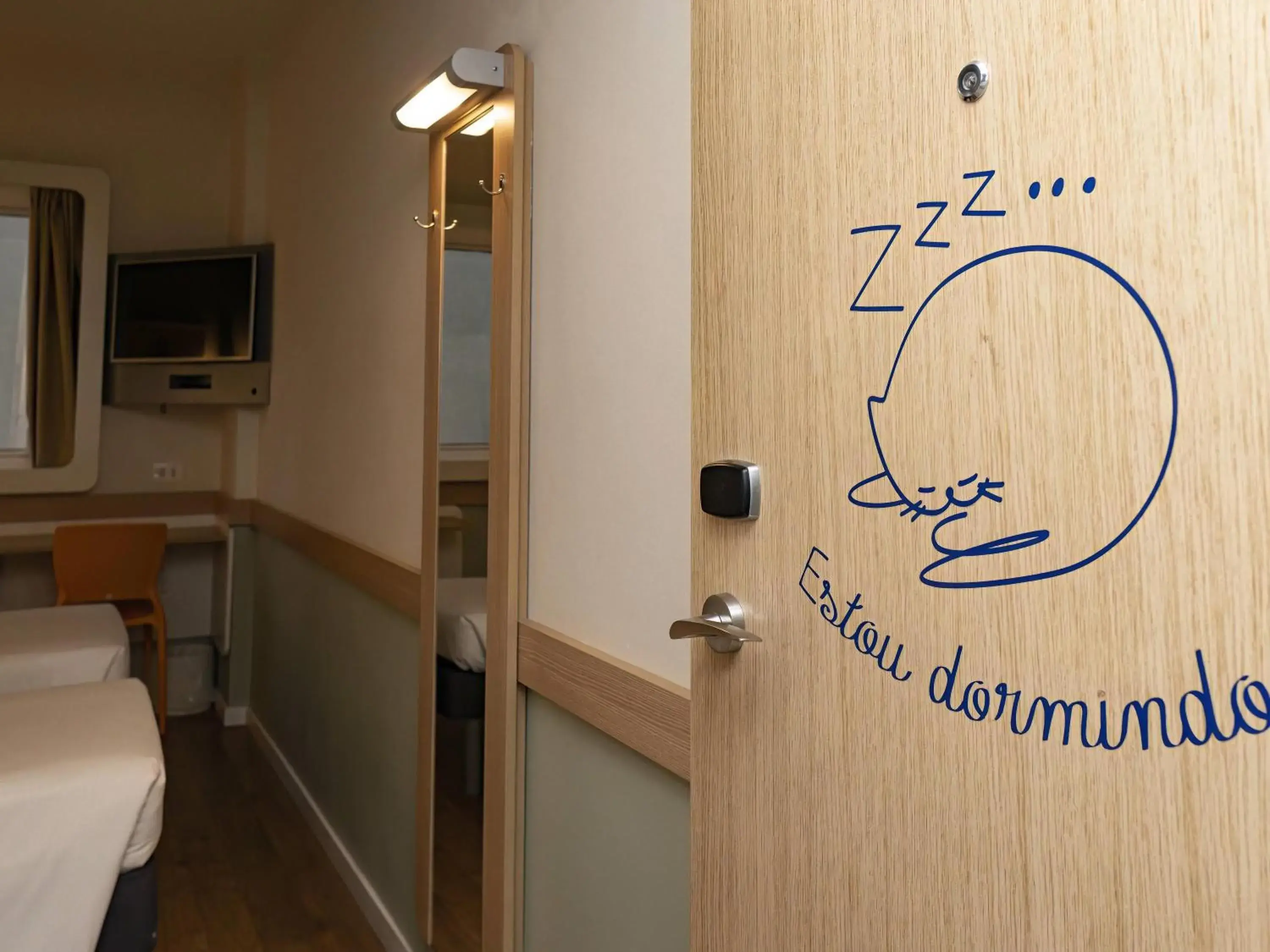 Standard Triple Room with Three Single Beds in ibis budget Curitiba Aeroporto Standard Triple Room with Three Single Beds in ibis budget Curitiba Aeroporto