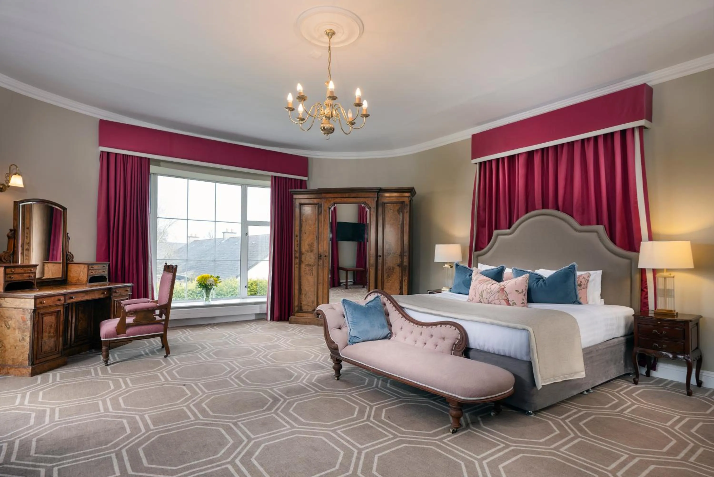 Bedroom, Bed in Castle Oaks House Hotel