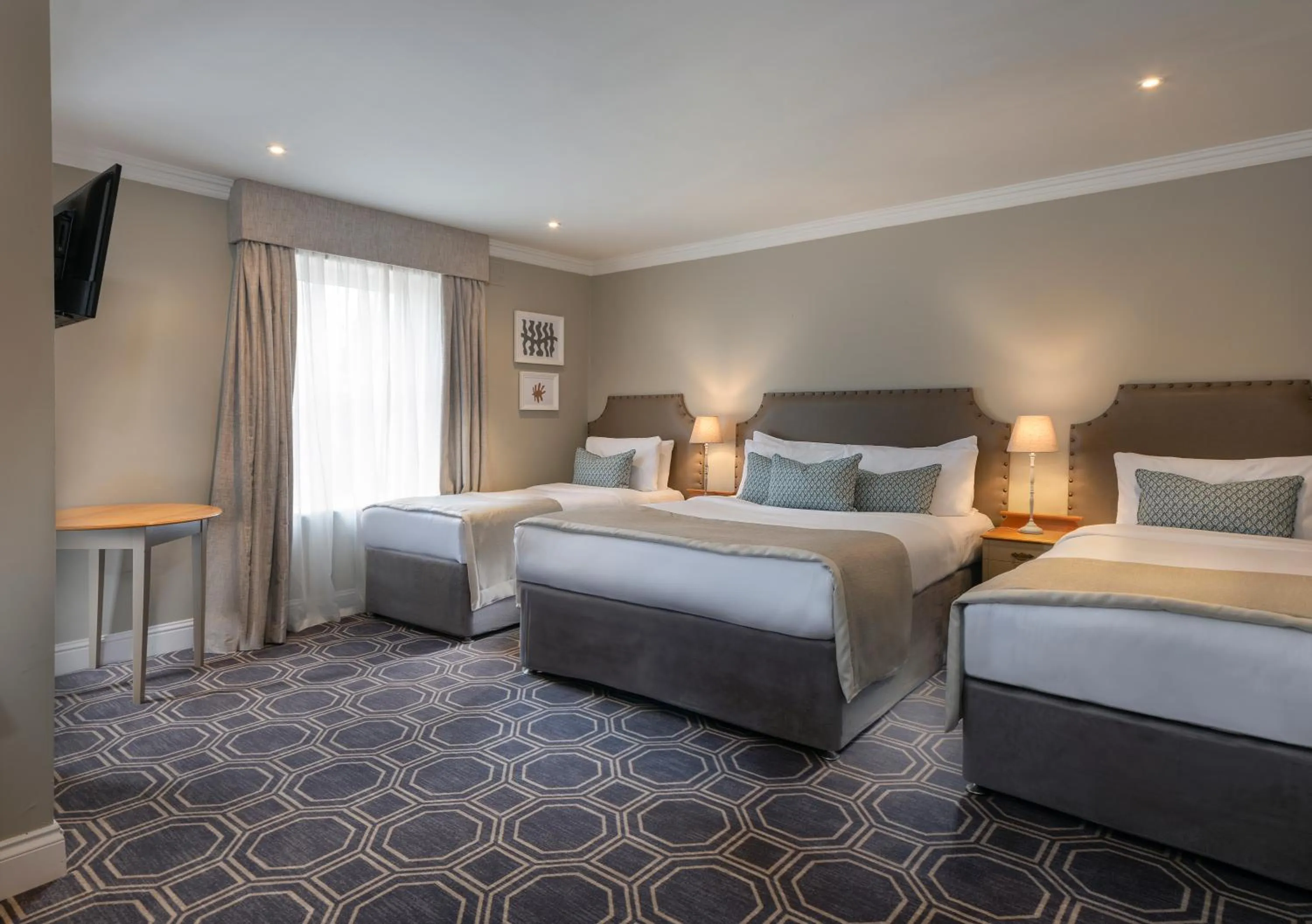 Photo of the whole room, Bed in Castle Oaks House Hotel