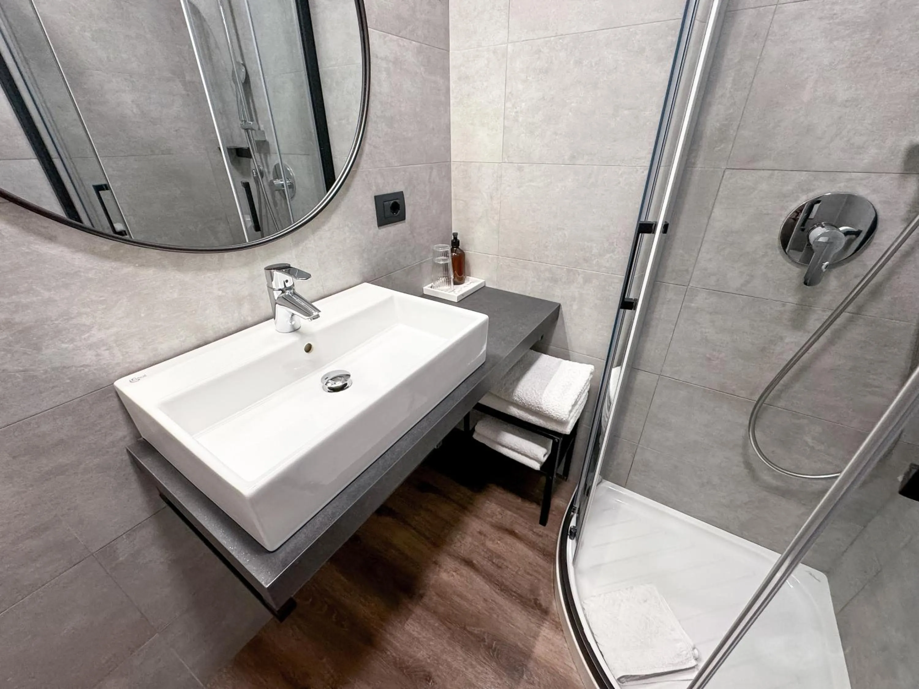 Shower in Villa Paola B&B