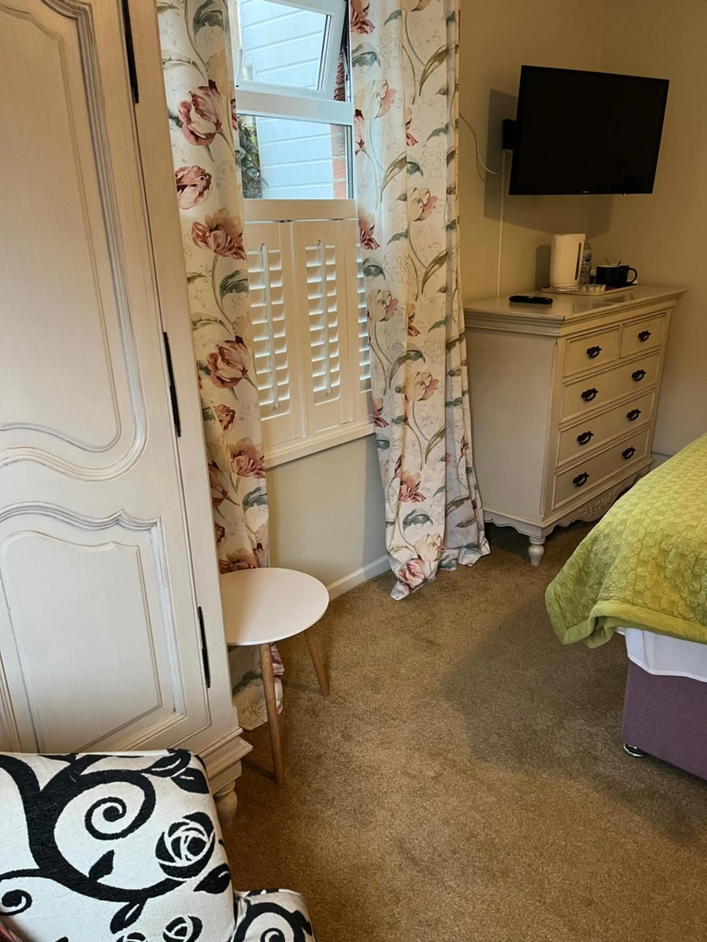 Bed in Overdale Motel