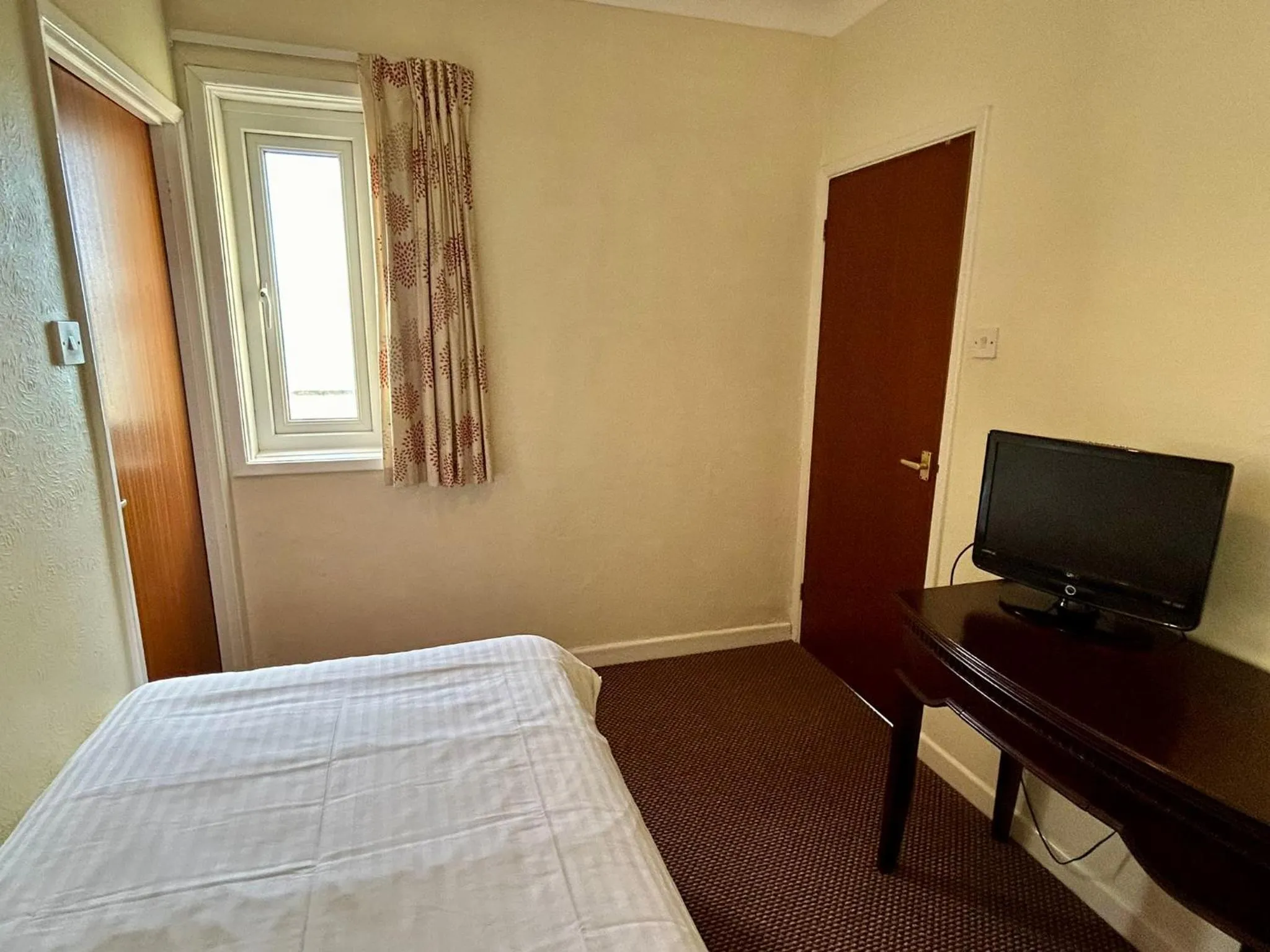 Bed in Regent Court - Seafront, Sandown, Isle of Wight