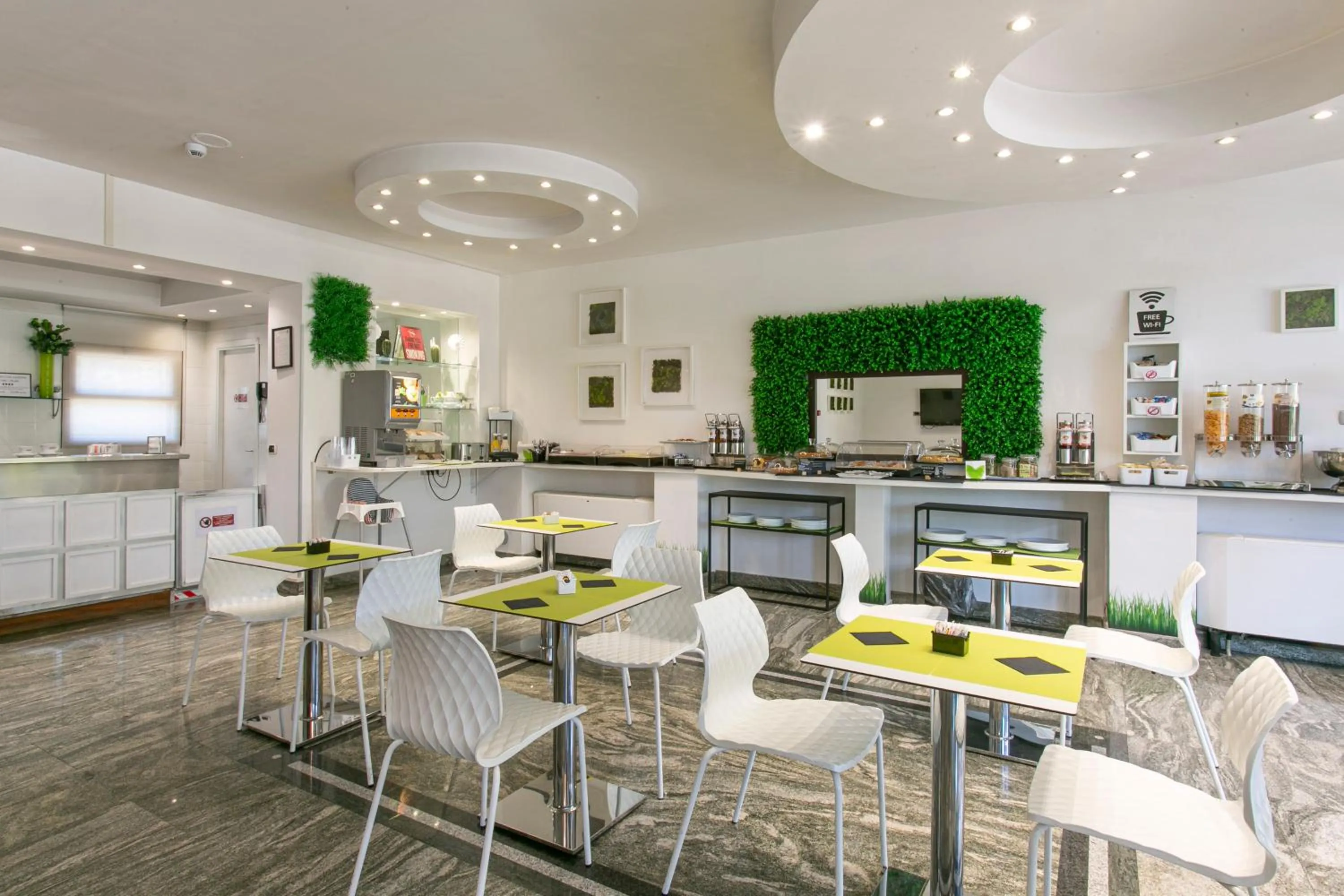 Breakfast in Hotel Boomerang