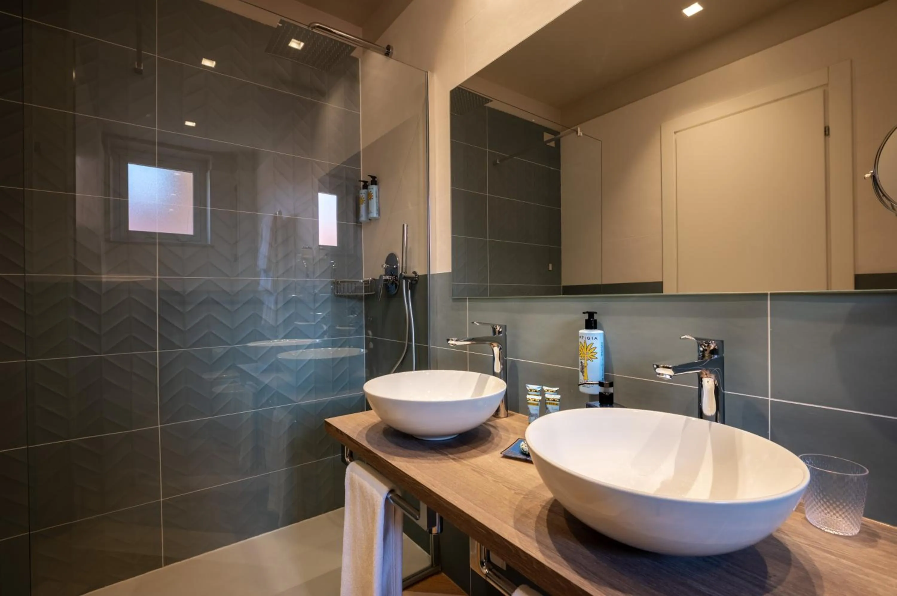 Shower in Hotel Monte Rosa