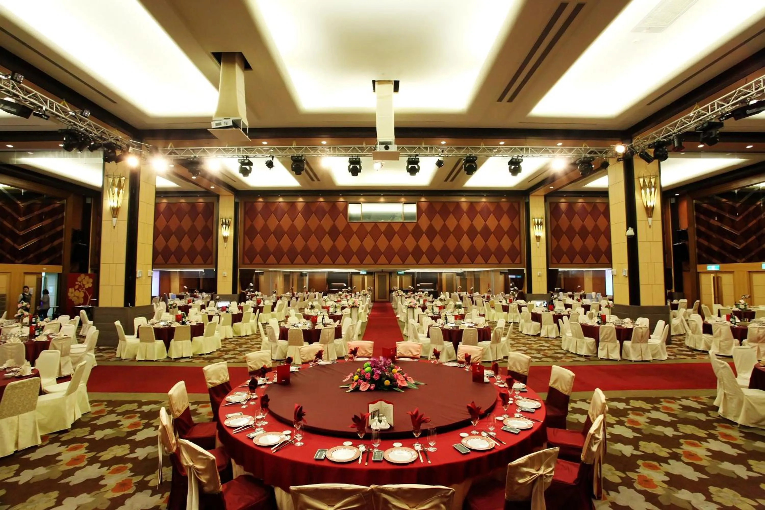 Restaurant/places to eat in Nice Prince Hotel