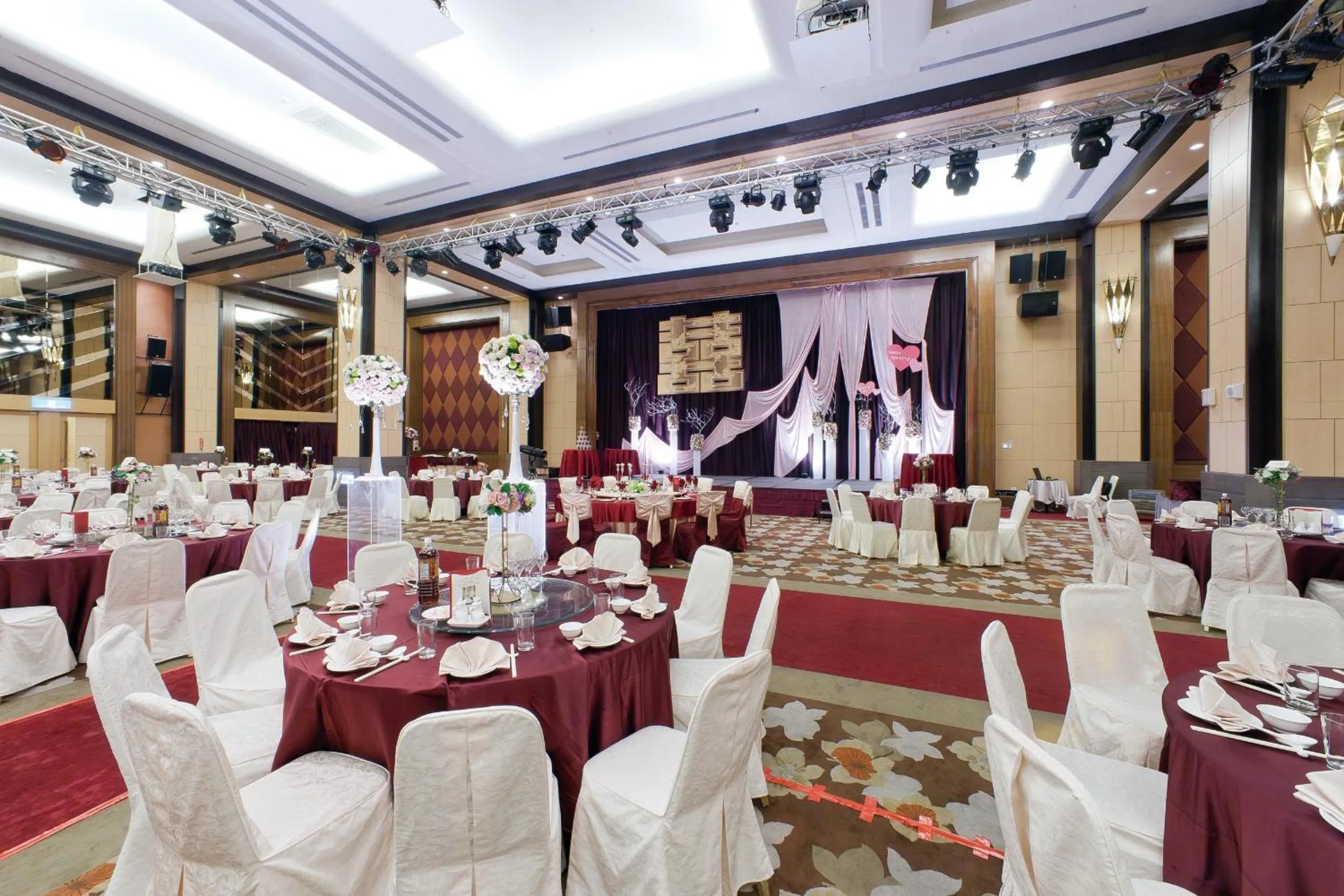 Restaurant/places to eat in Nice Prince Hotel