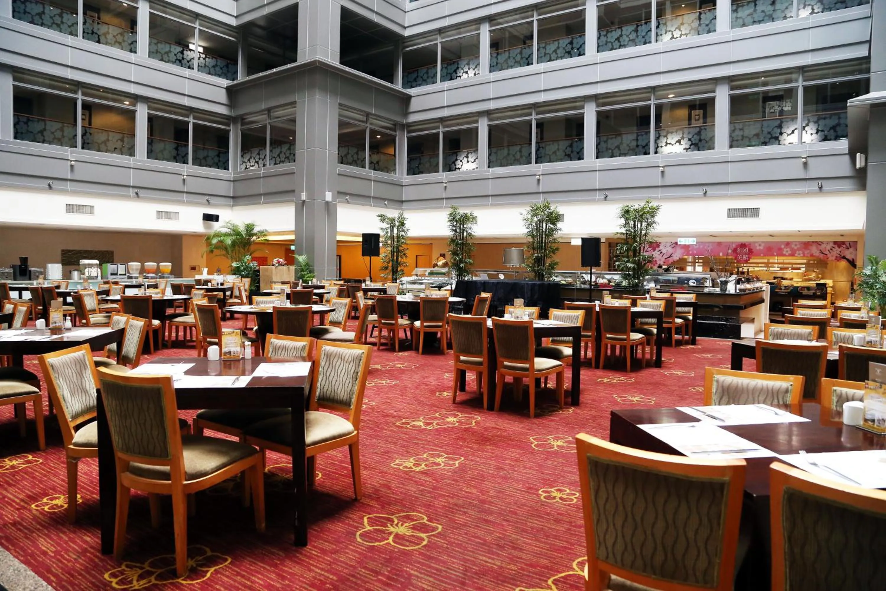 Restaurant/places to eat in Nice Prince Hotel