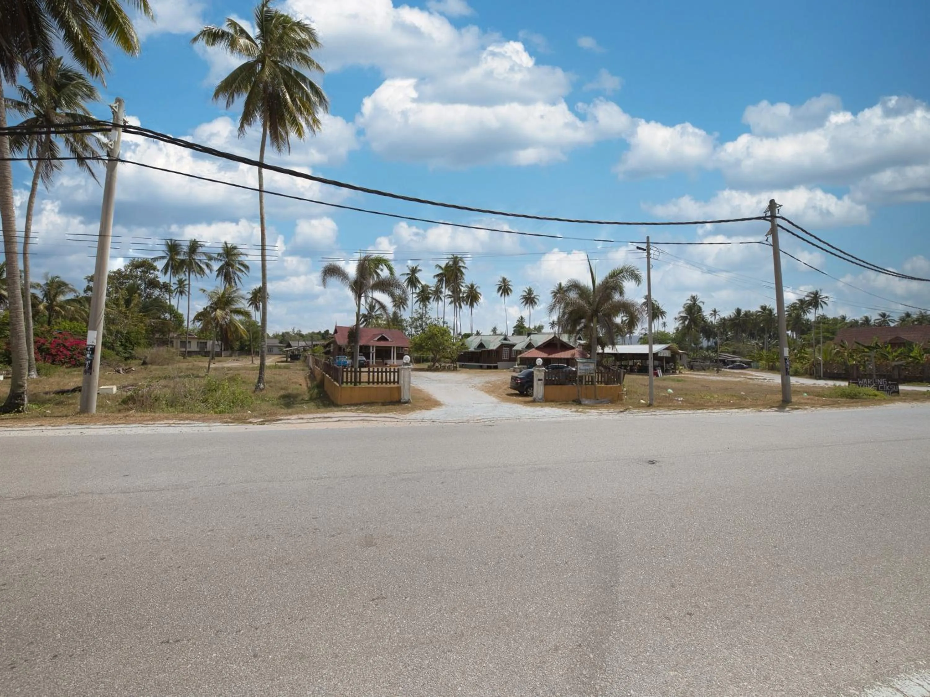 Facade/entrance in Hotel O Teratak Samuderakita, Chalet & Guesthouse