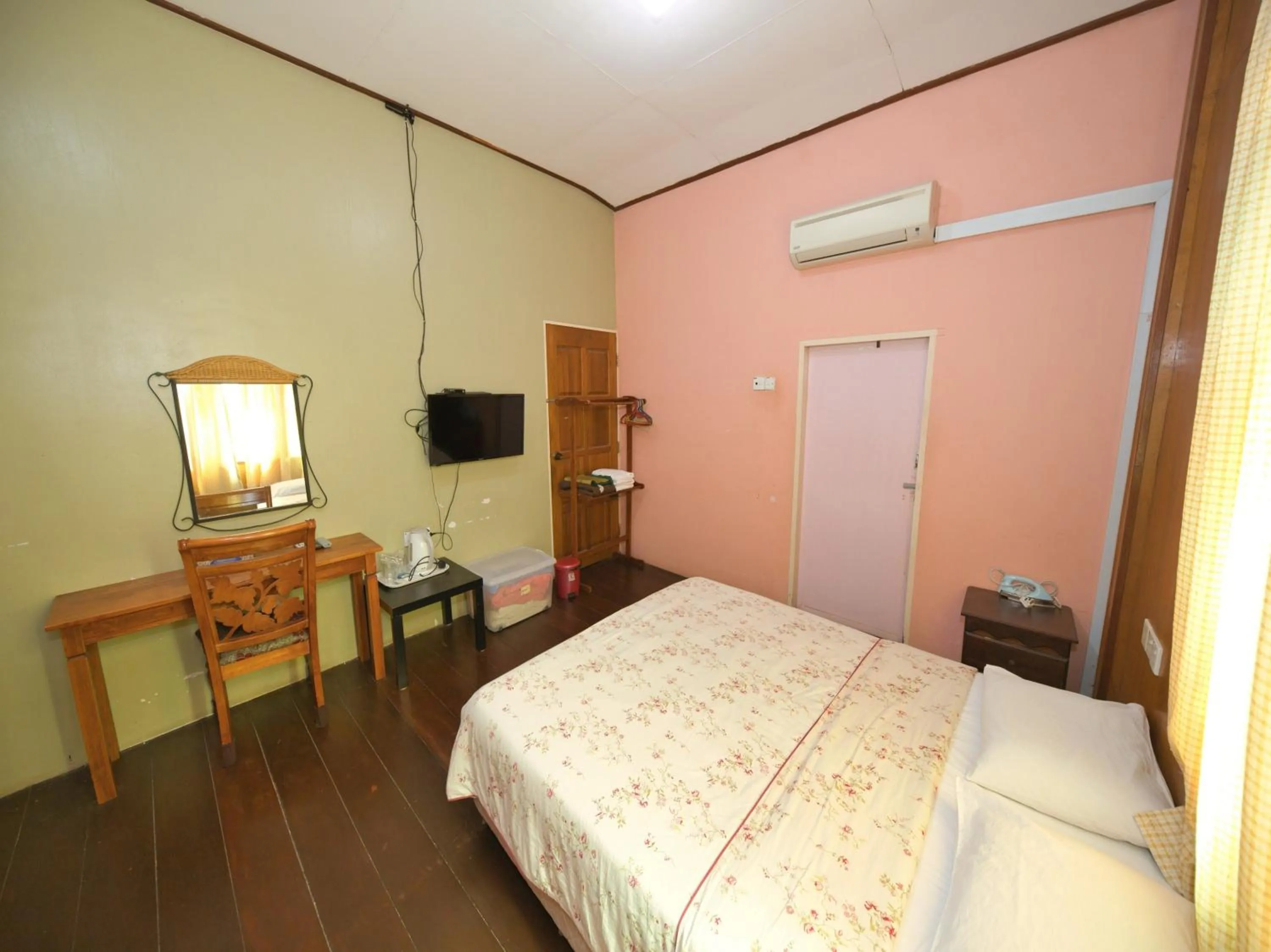 Bedroom, Bed in Hotel O Teratak Samuderakita, Chalet & Guesthouse