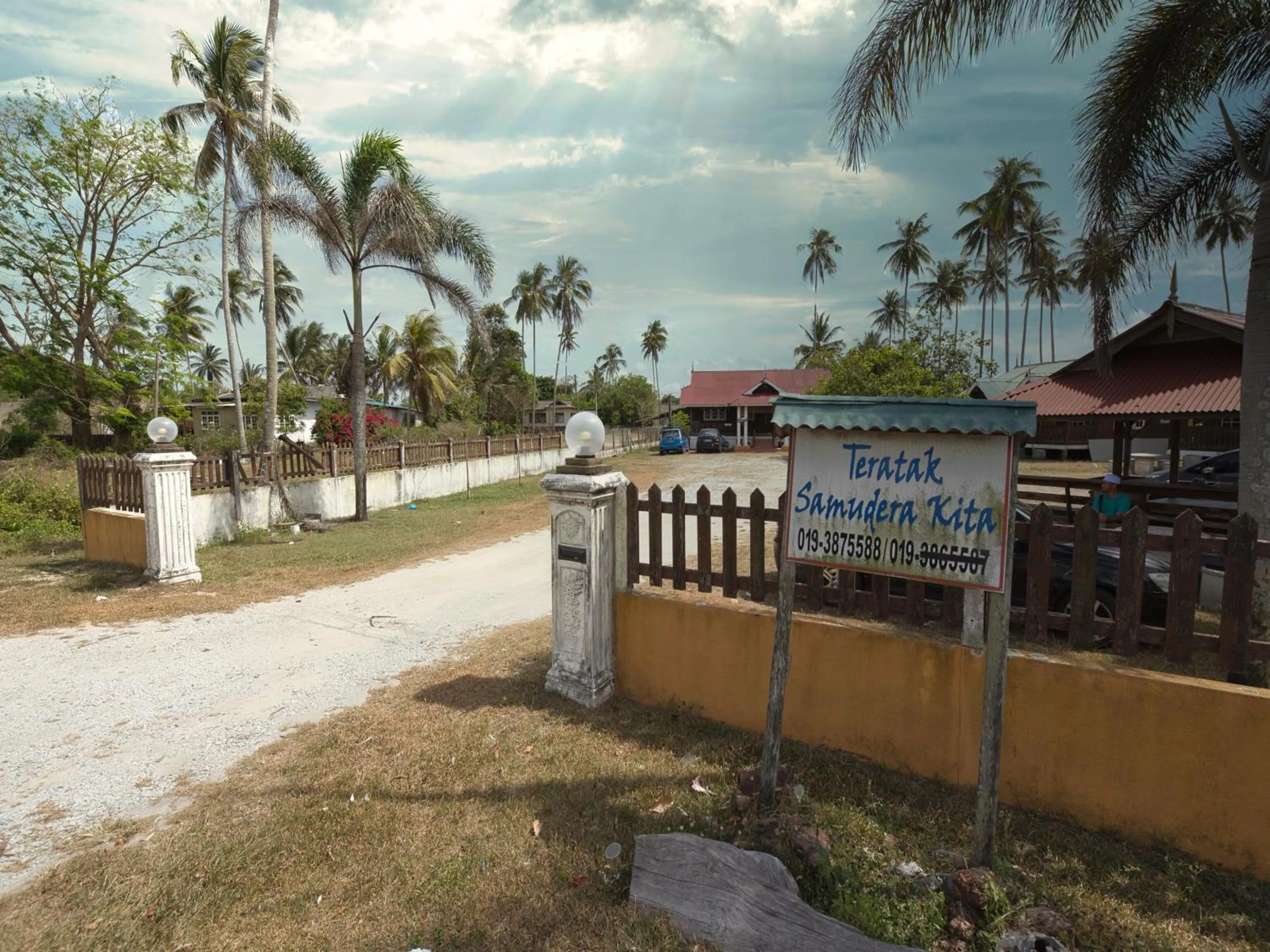 Facade/entrance in Hotel O Teratak Samuderakita, Chalet & Guesthouse