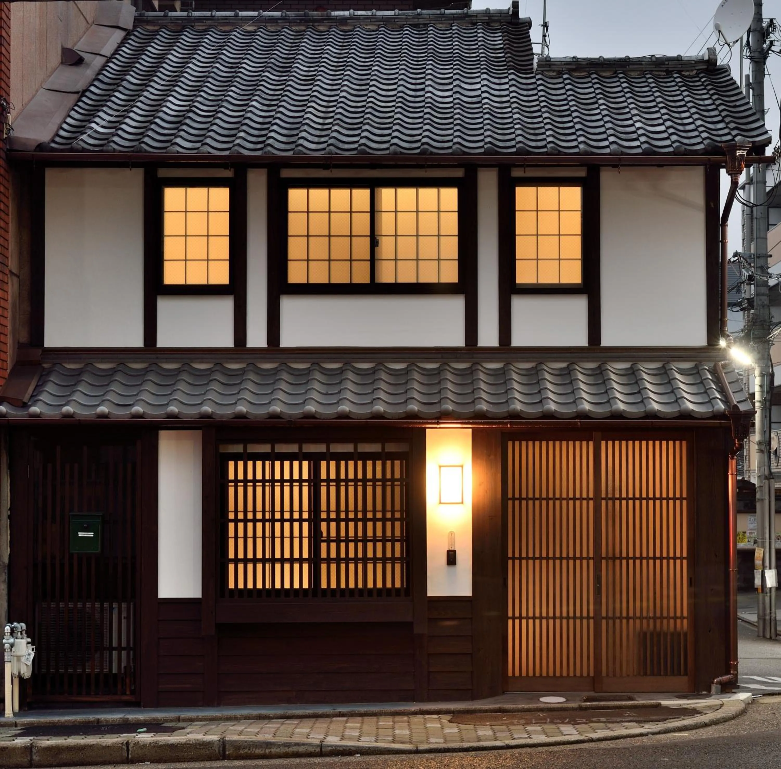 Facade/entrance in Machiya Kamo River 7